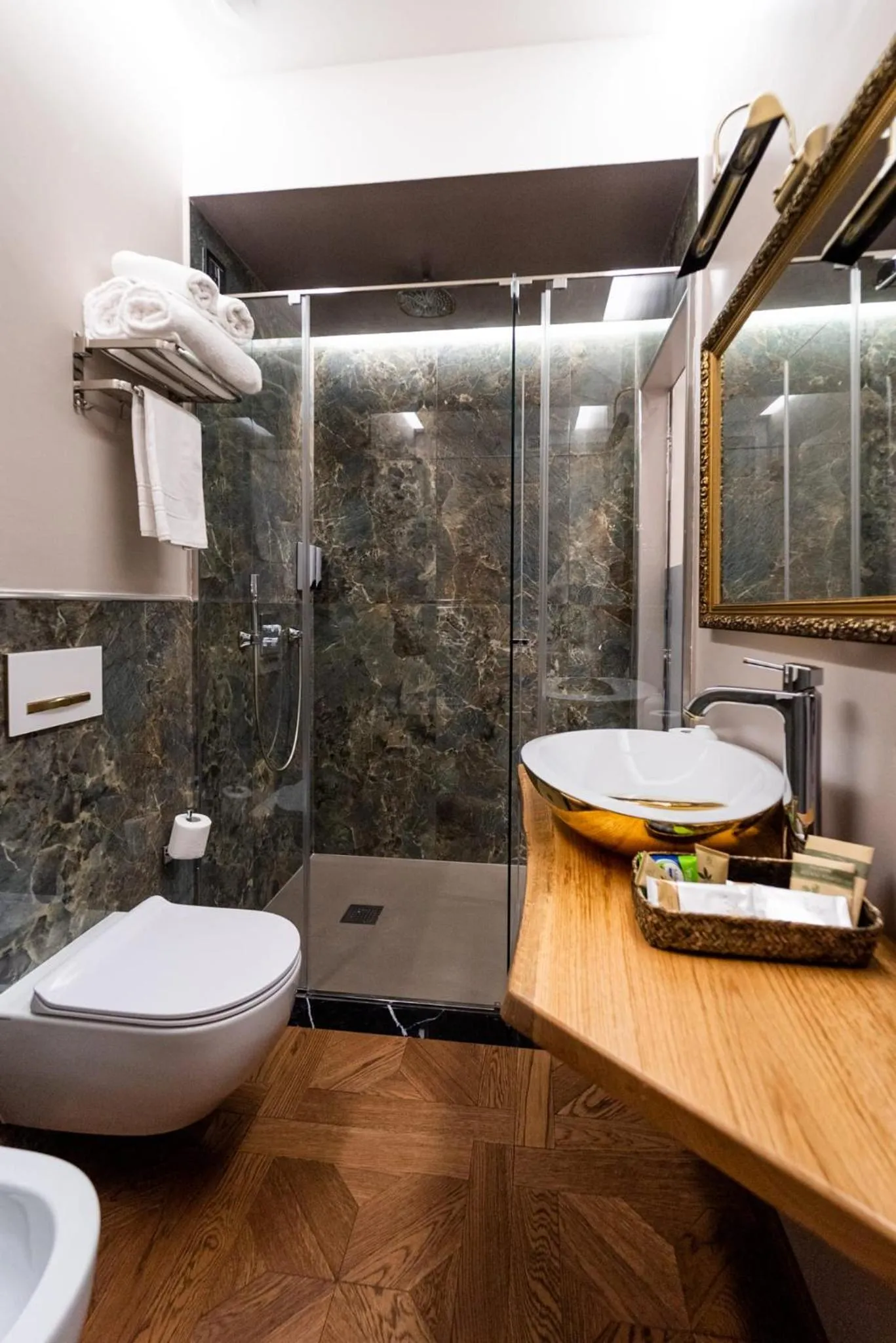 Queen Cattleya Suite