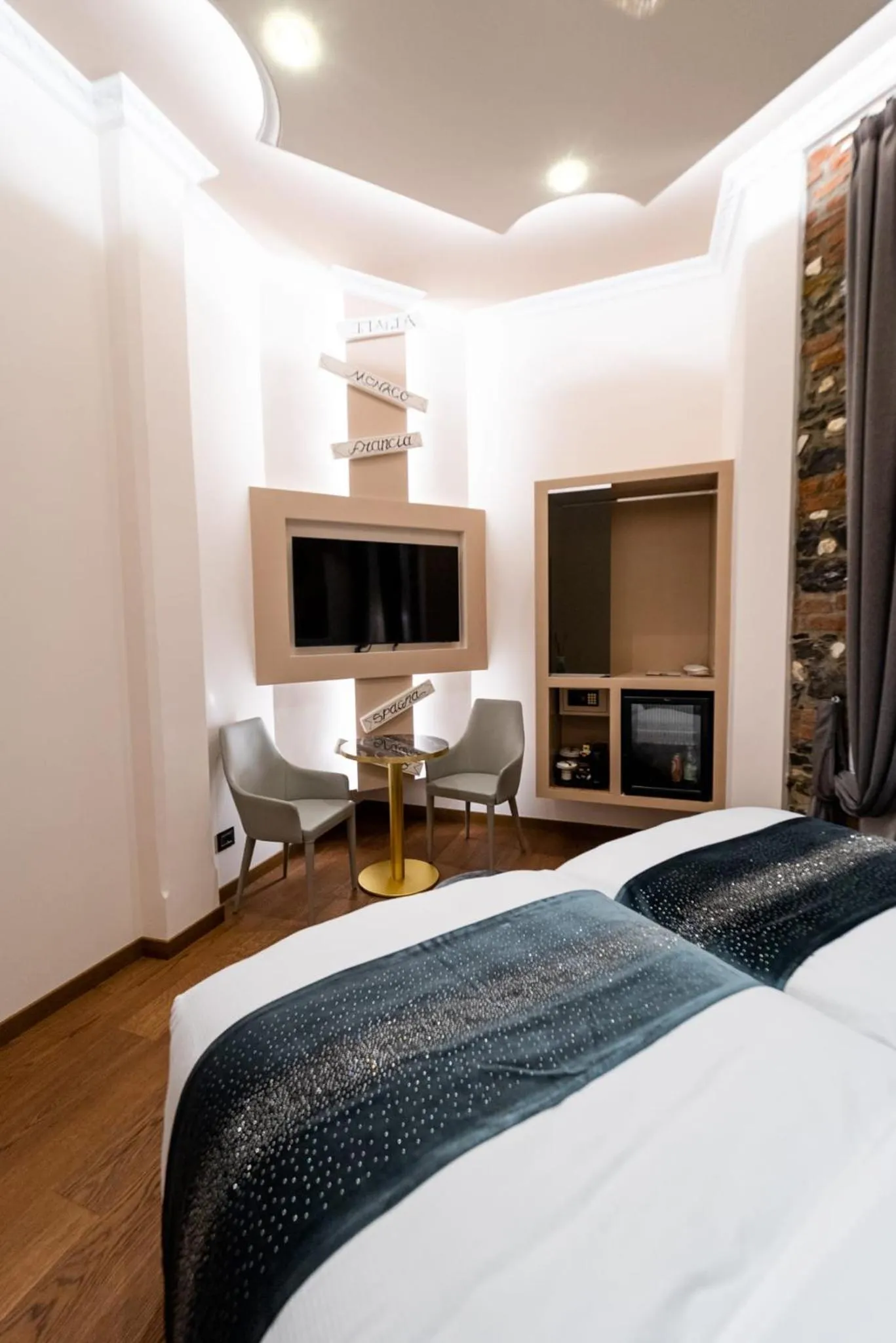 Bed in Queen Cattleya Suite