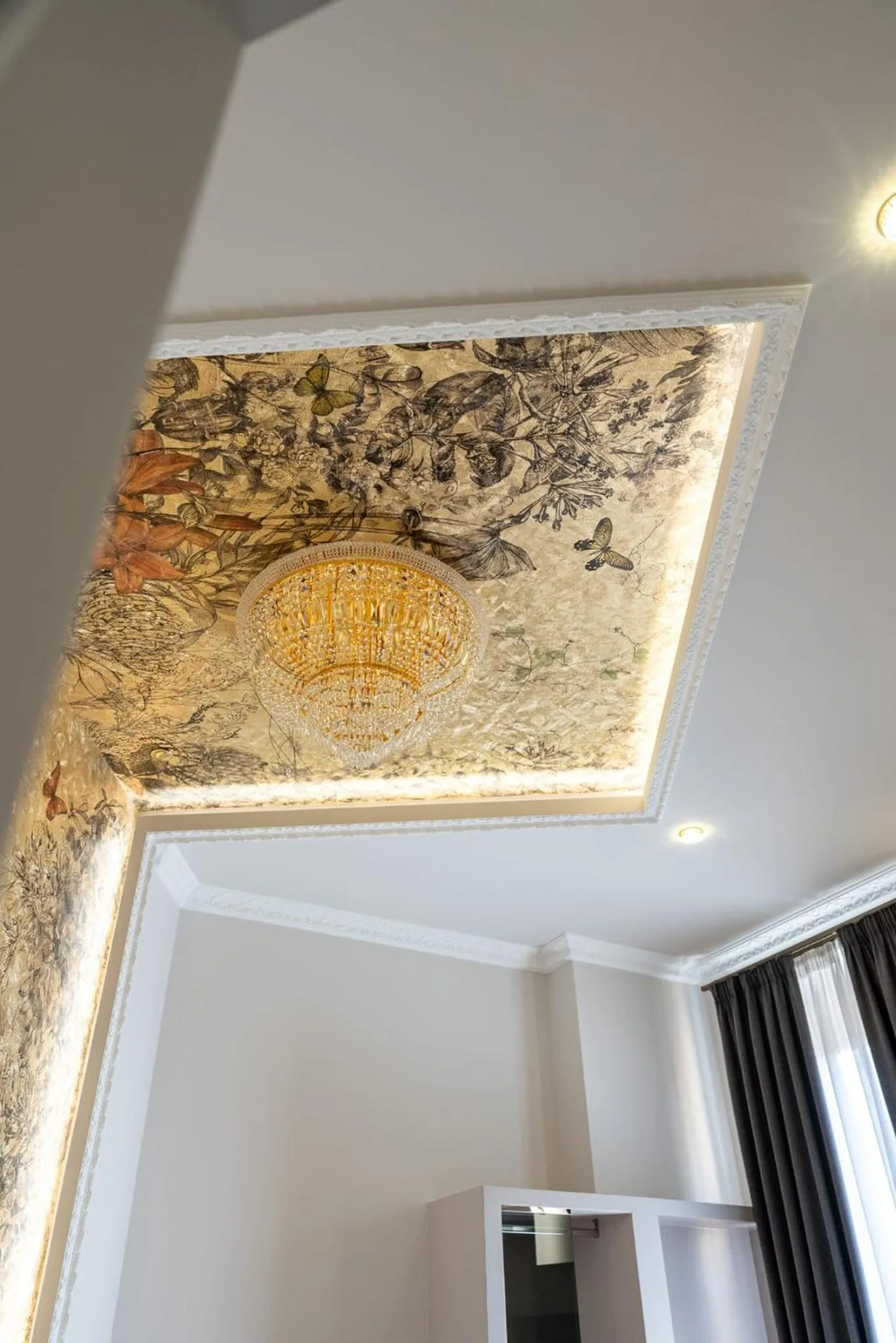 Queen Cattleya Suite