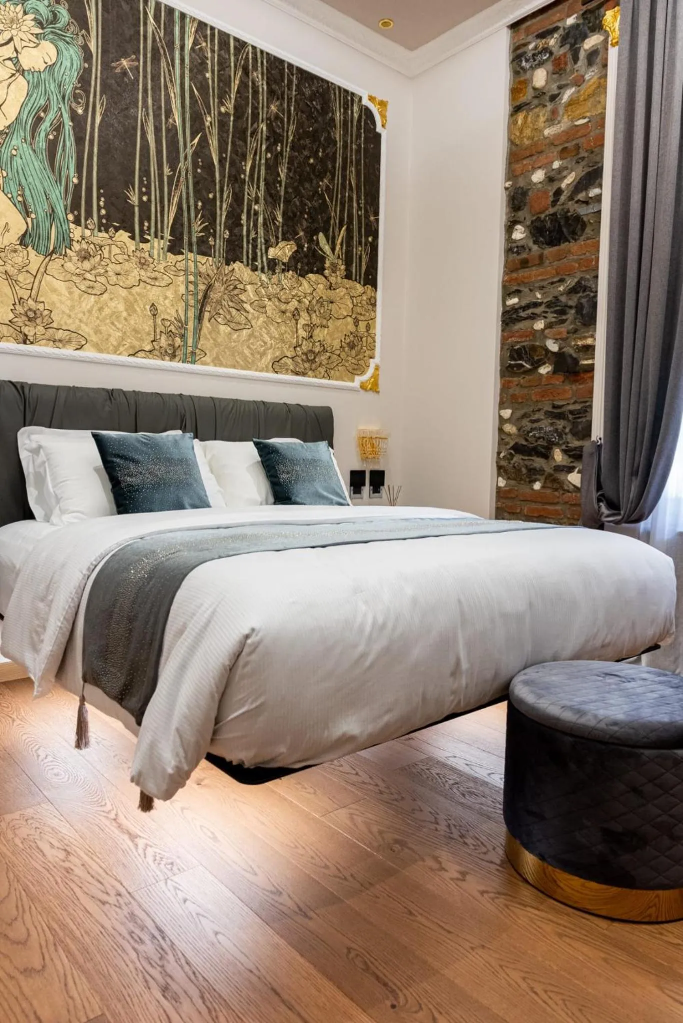 Bed in Queen Cattleya Suite