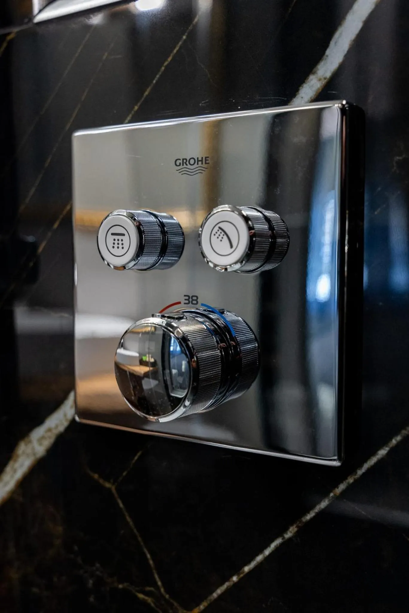 Queen Cattleya Suite