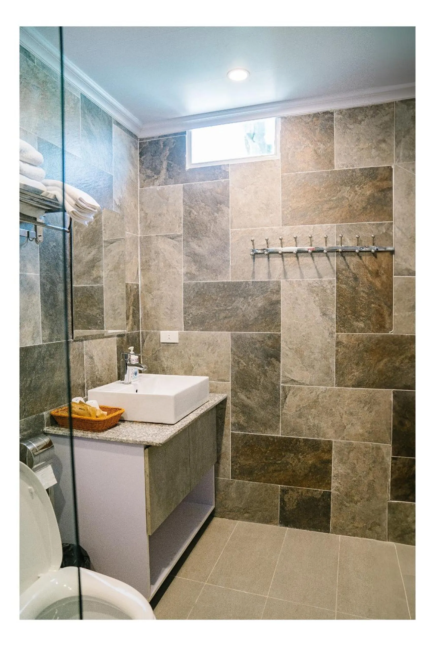 Shower in Tam Coc Windy Fields