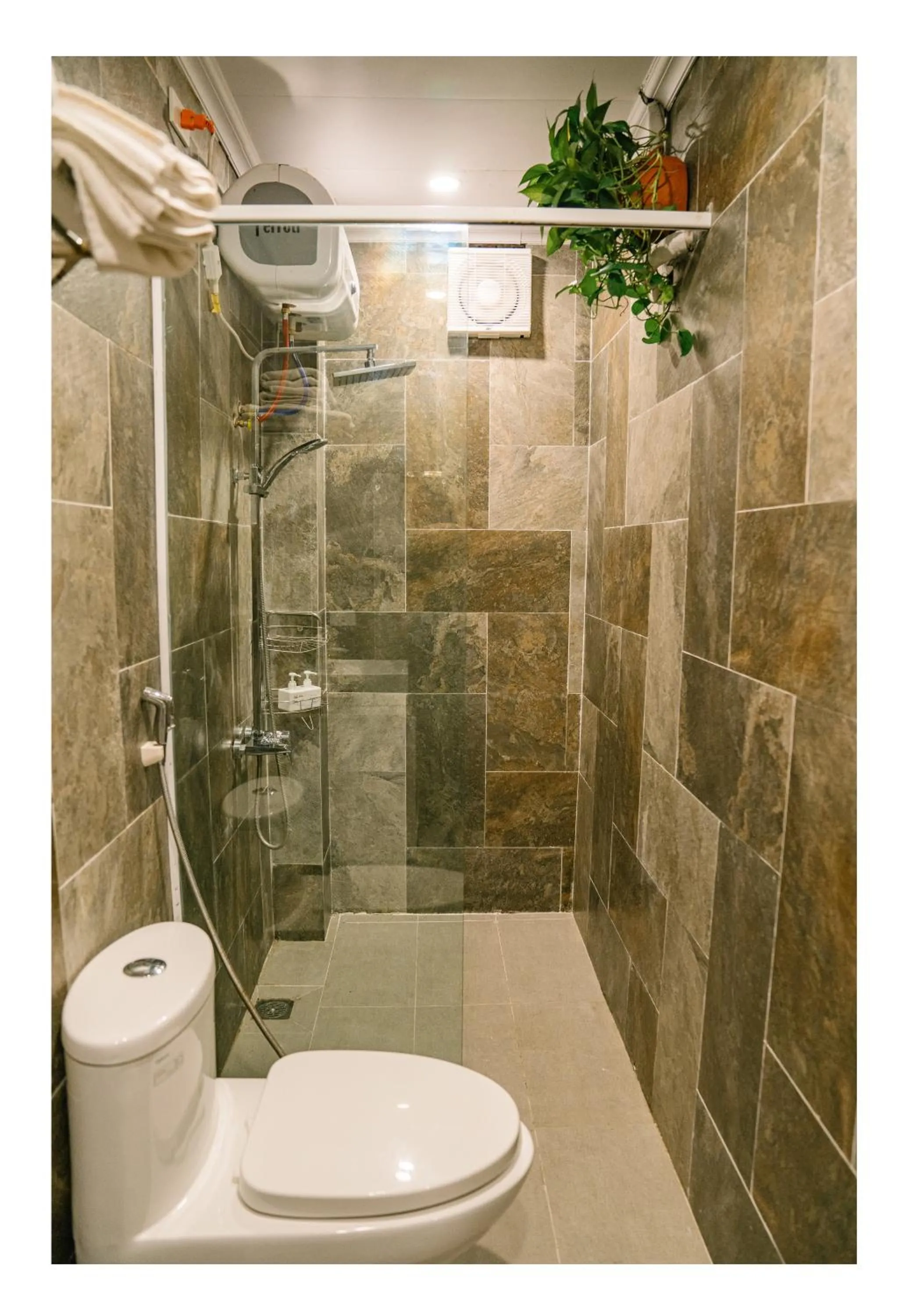 Shower in Tam Coc Windy Fields