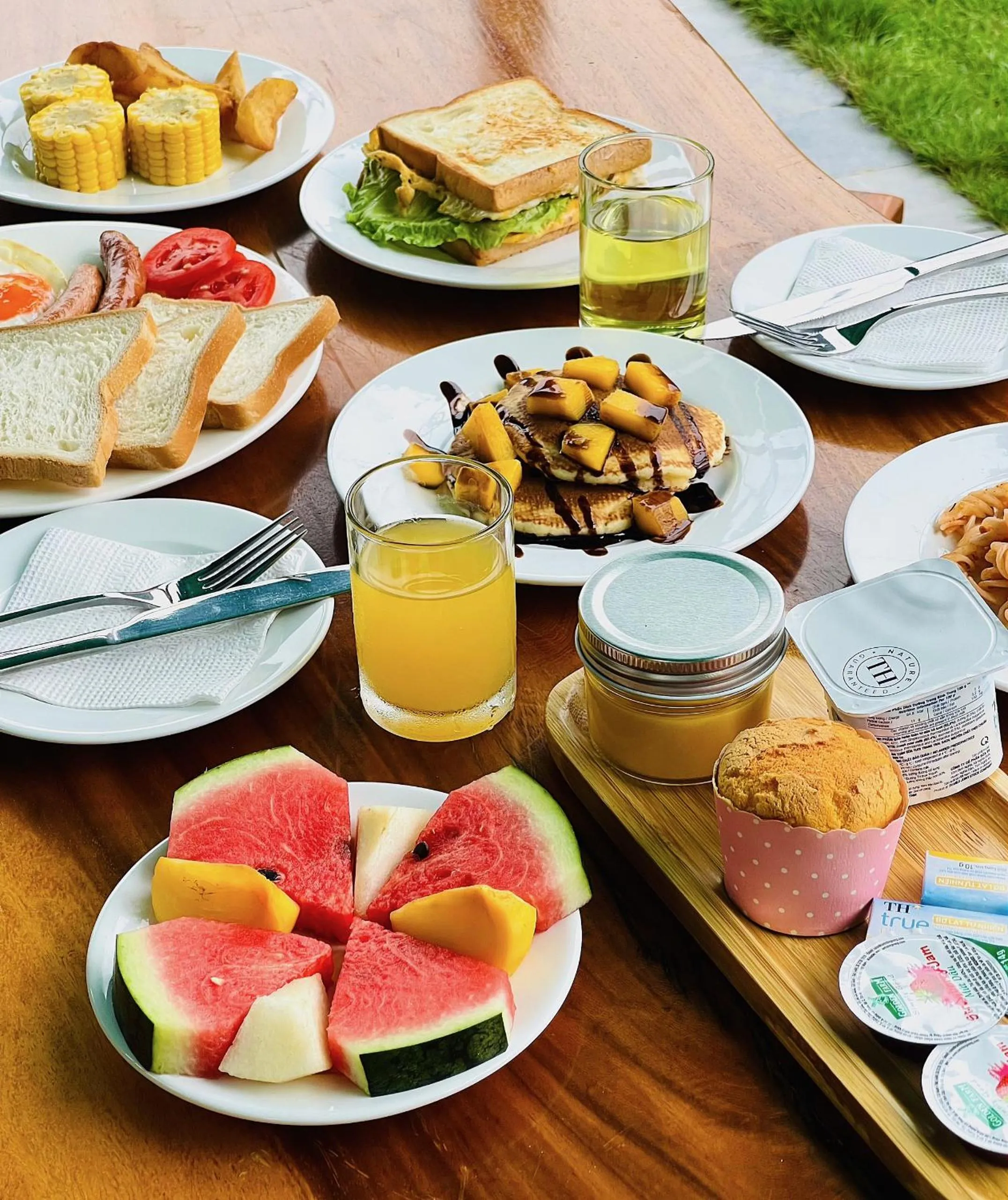 Breakfast in Tam Coc Windy Fields