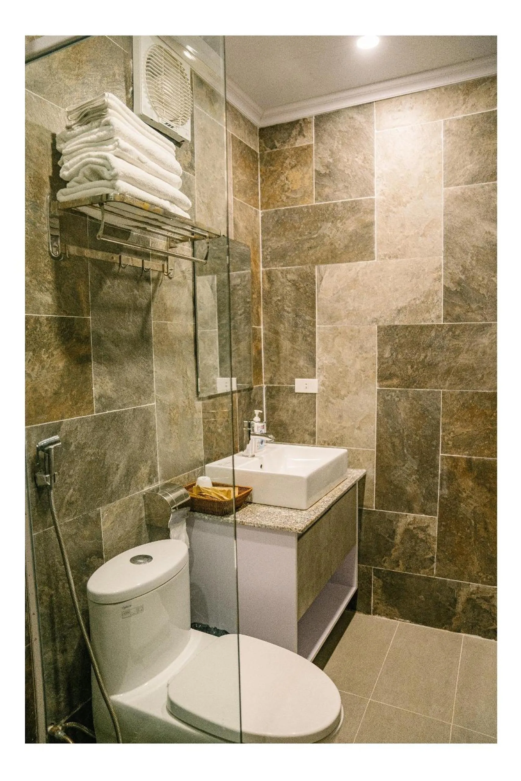 Shower in Tam Coc Windy Fields