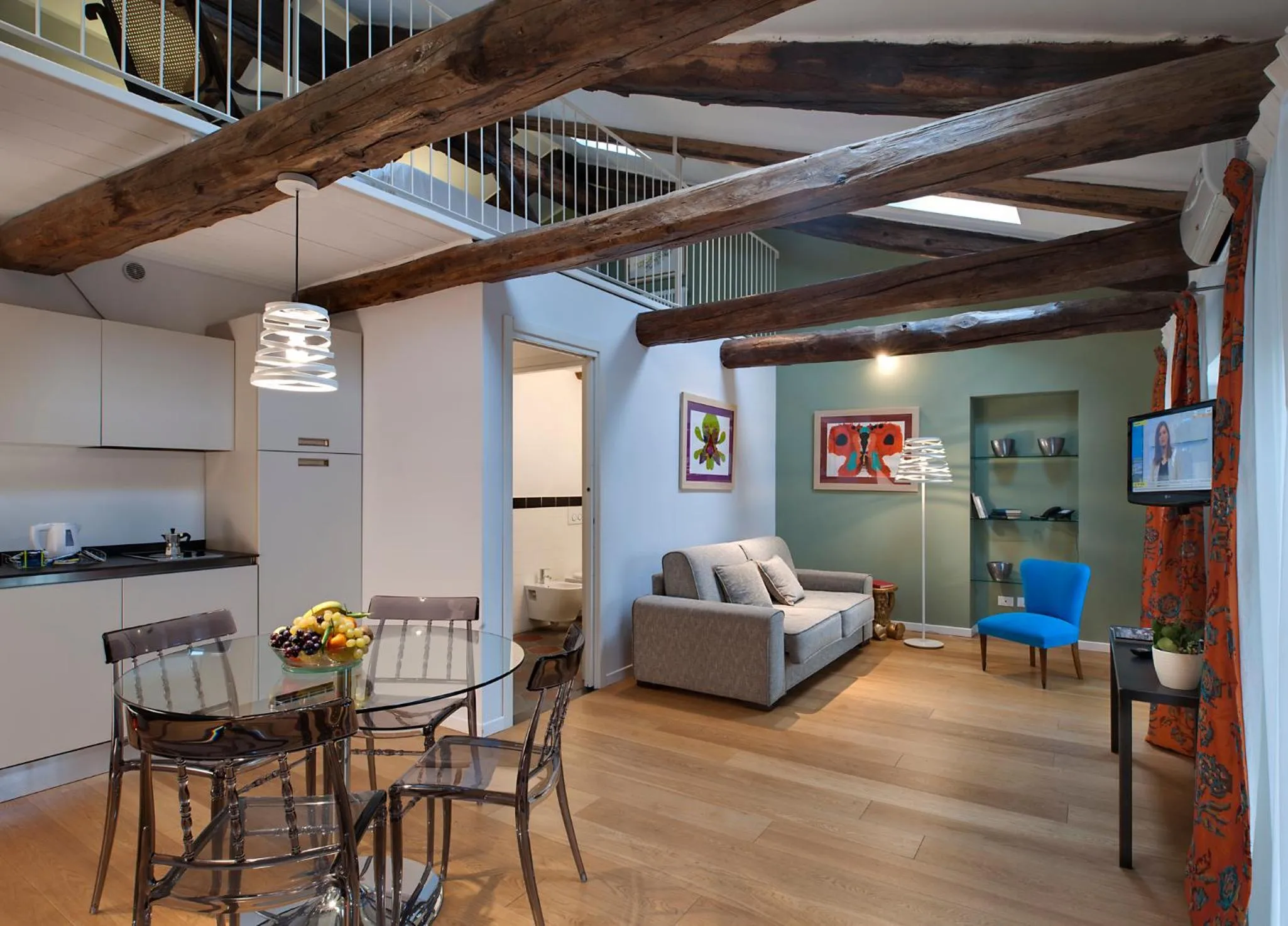 Dining area in Piazza Vittorio Suites