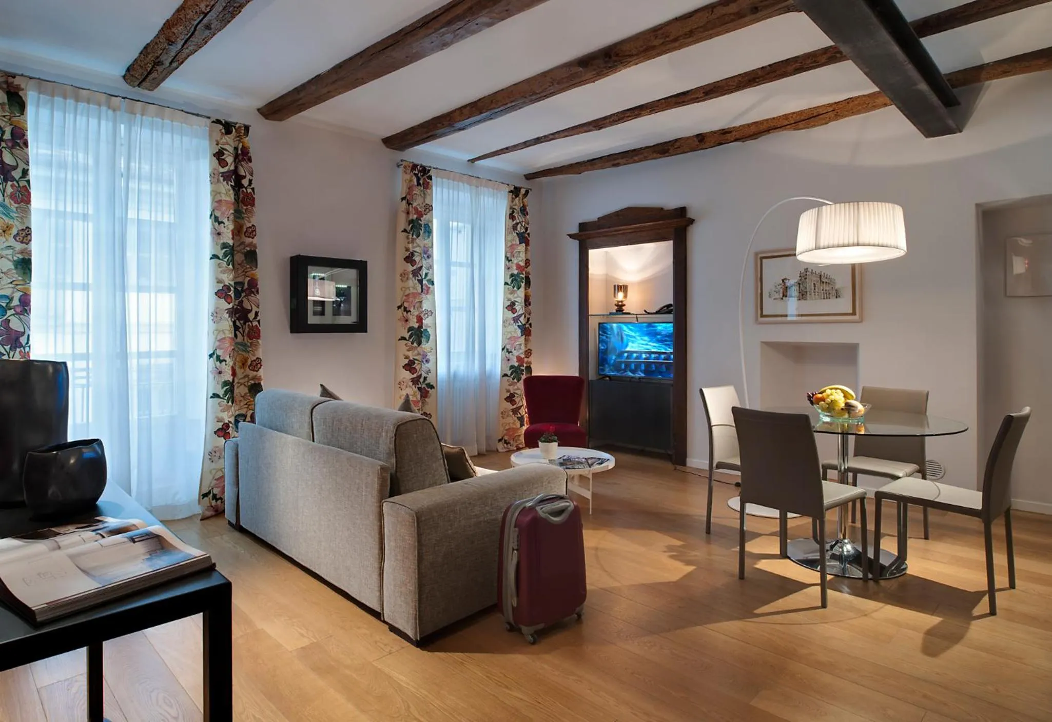 Dining area in Piazza Vittorio Suites