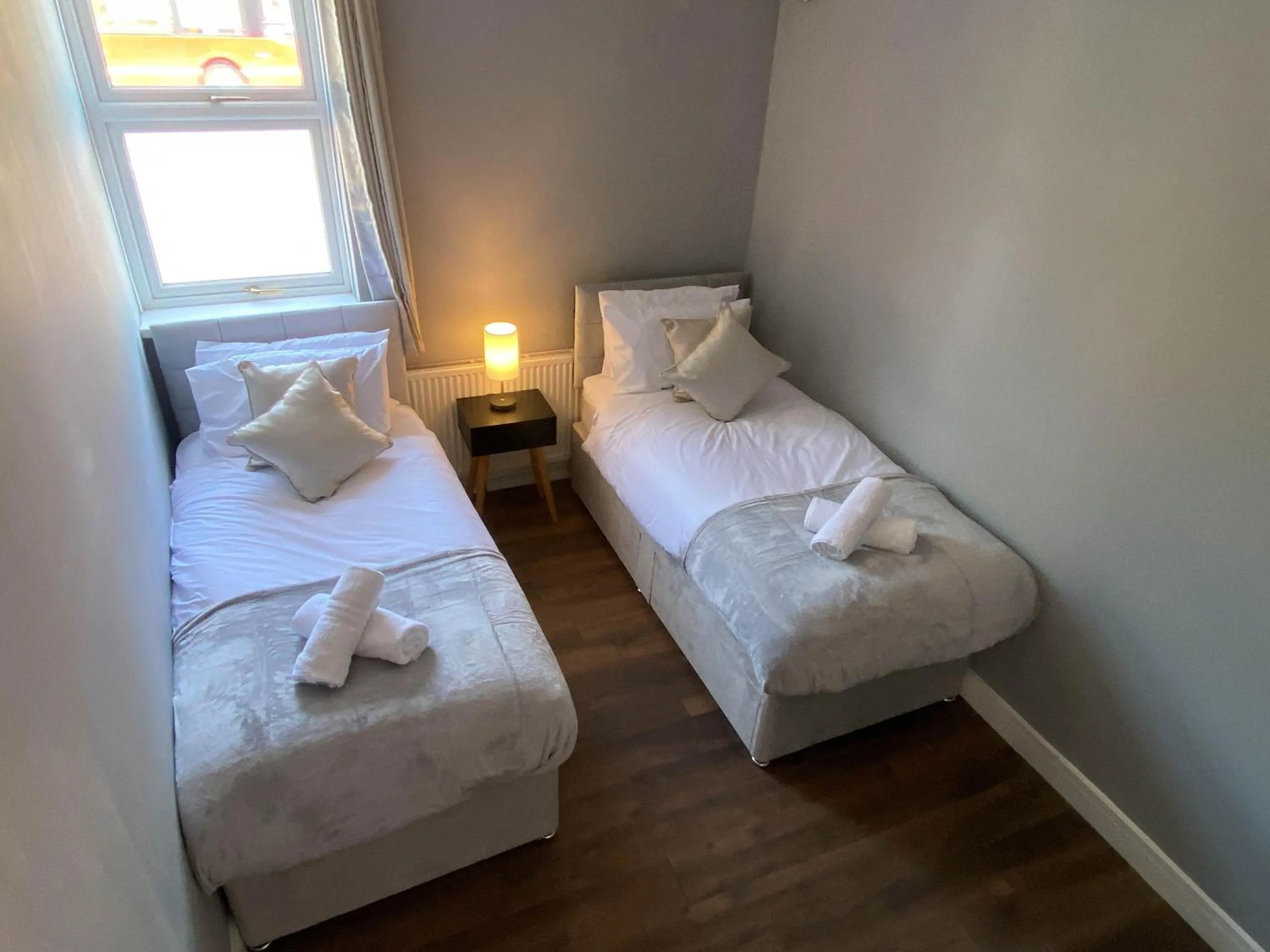 Bedroom, Bed in 2 Bed Town Centre Nr Theatre Free Park Wi-Fi & garden