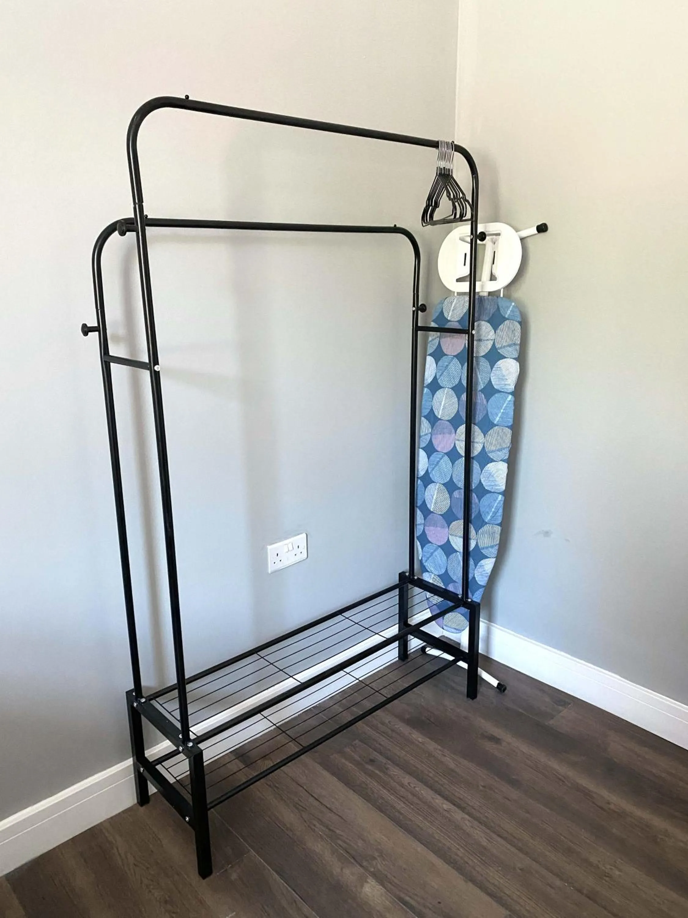 furniture, Bed in 2 Bed Town Centre Nr Theatre Free Park Wi-Fi & garden