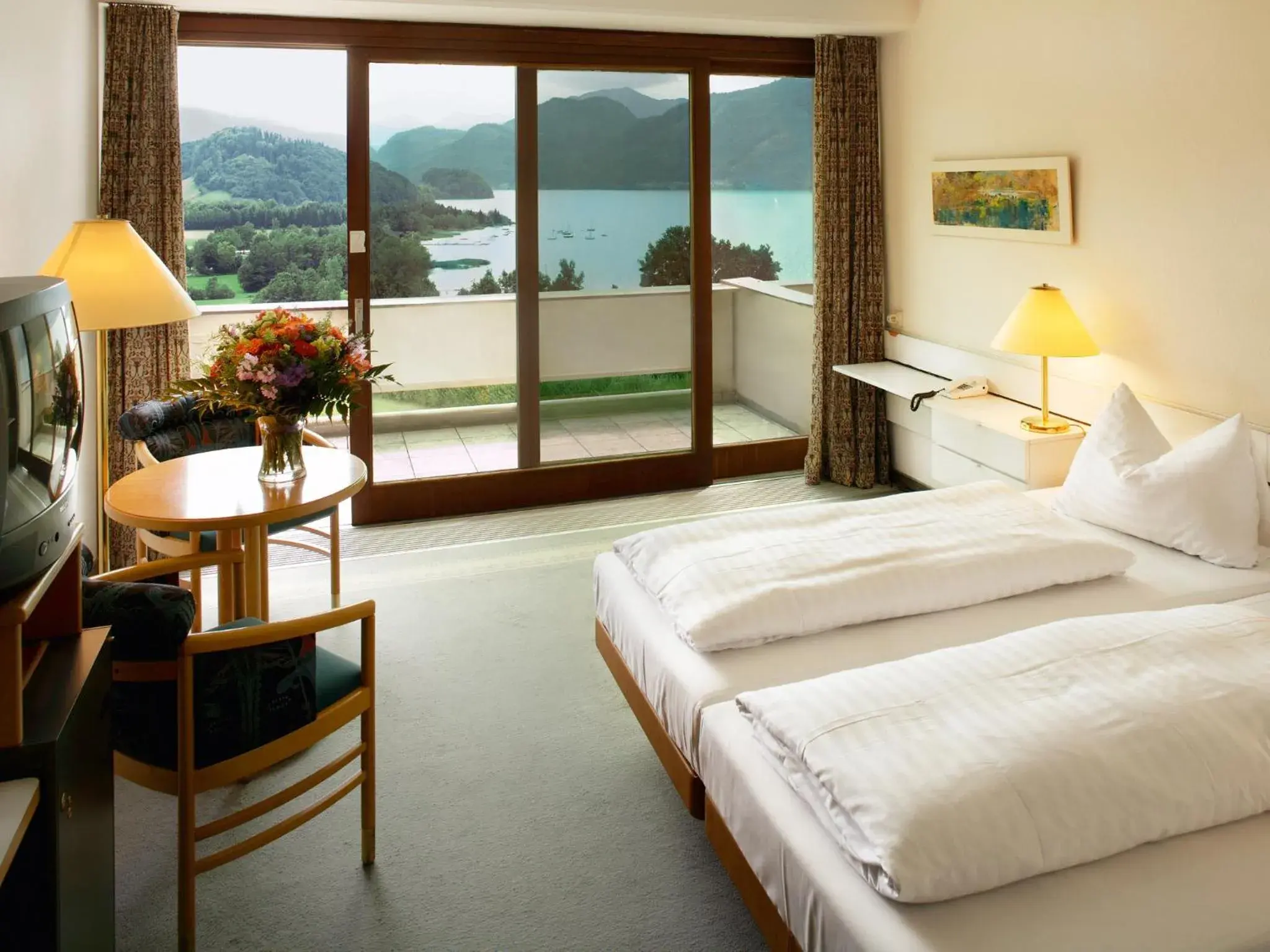 Twin Room with Balcony - single occupancy in Landzeit Motor-Hotel Mondsee Twin Room with Balcony - single occupancy in Landzeit Motor-Hotel Mondsee