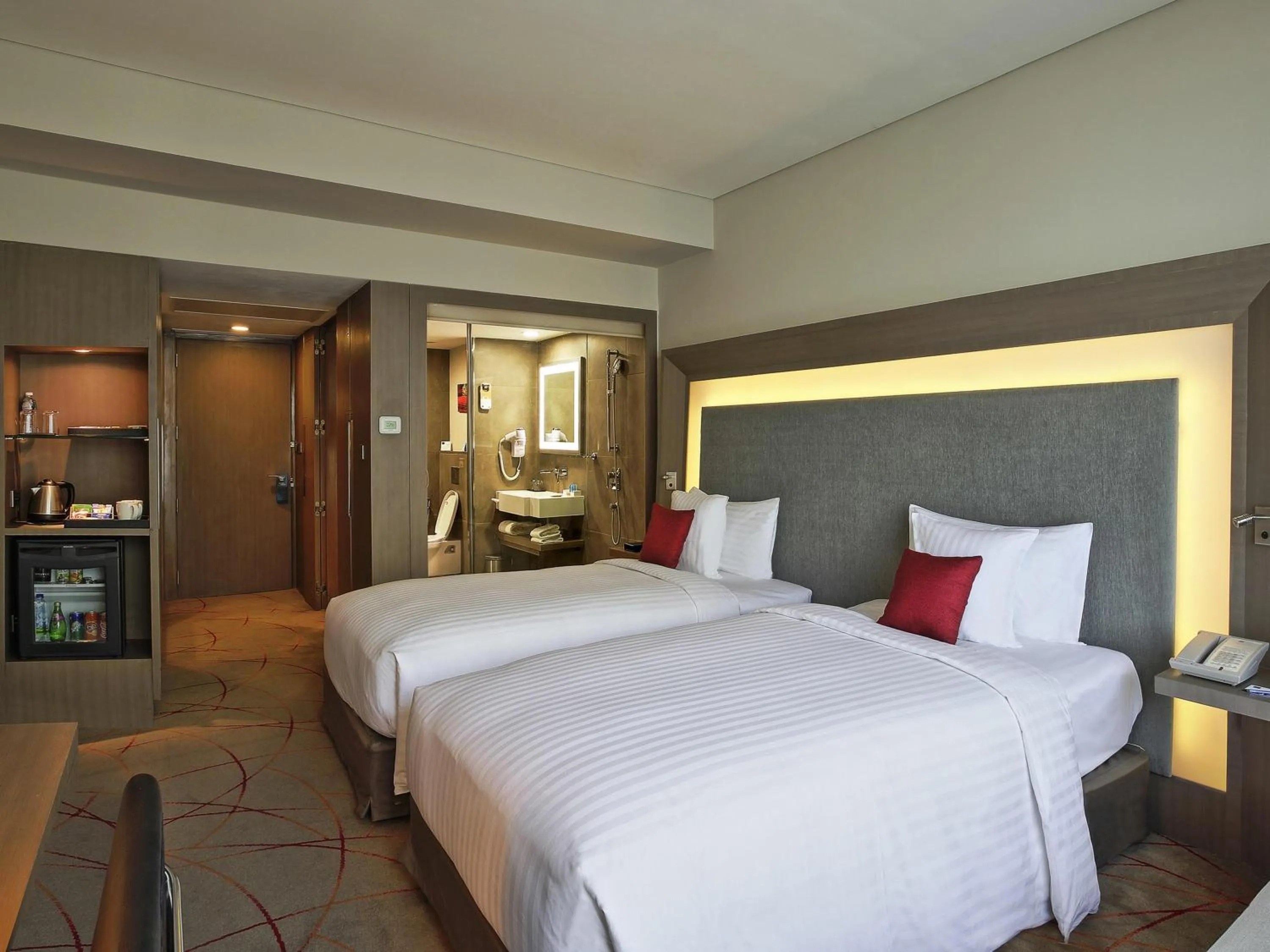 Bedroom, Bed in Novotel Kolkata Hotel and Residences