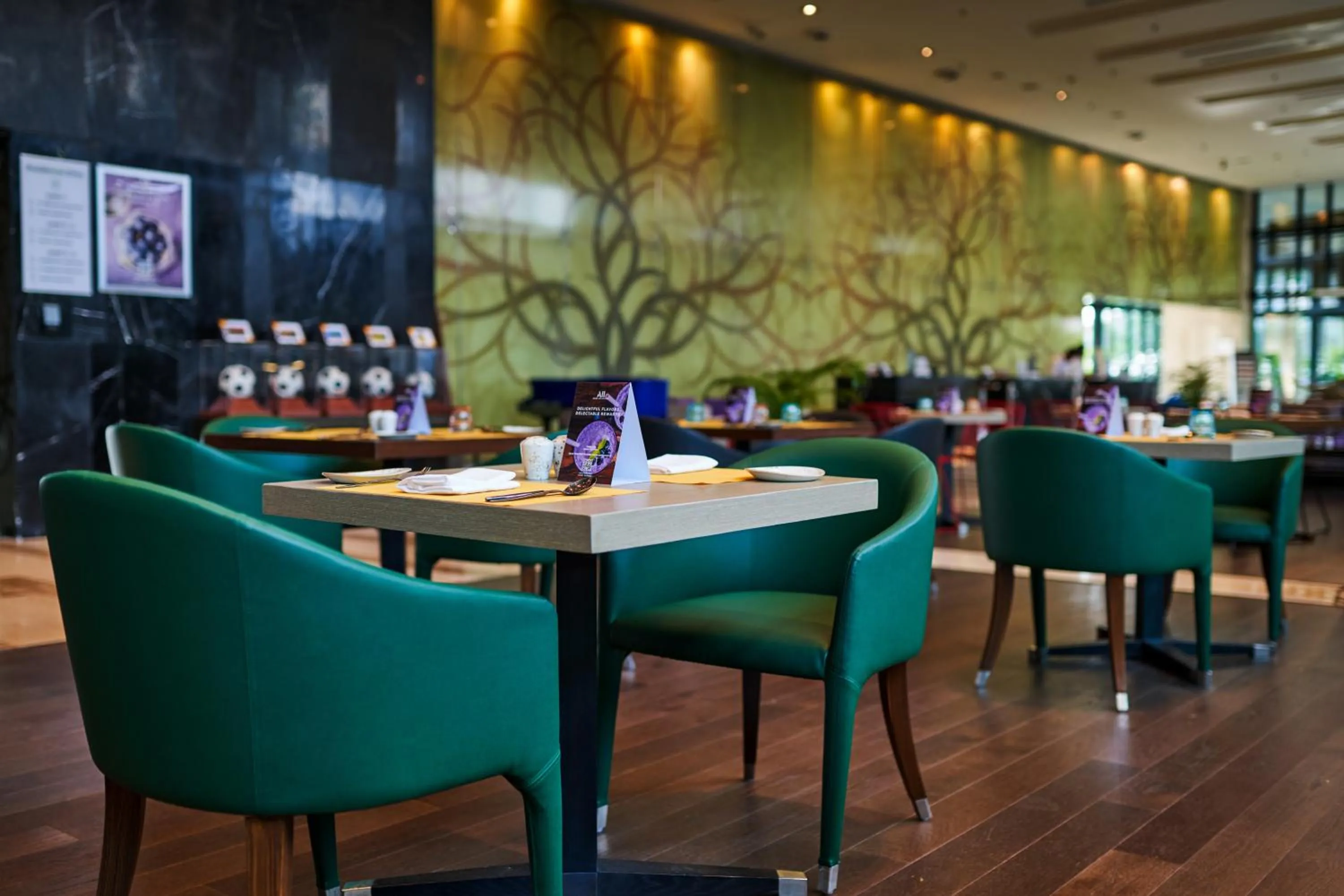 Restaurant/places to eat in Novotel Kolkata Hotel and Residences