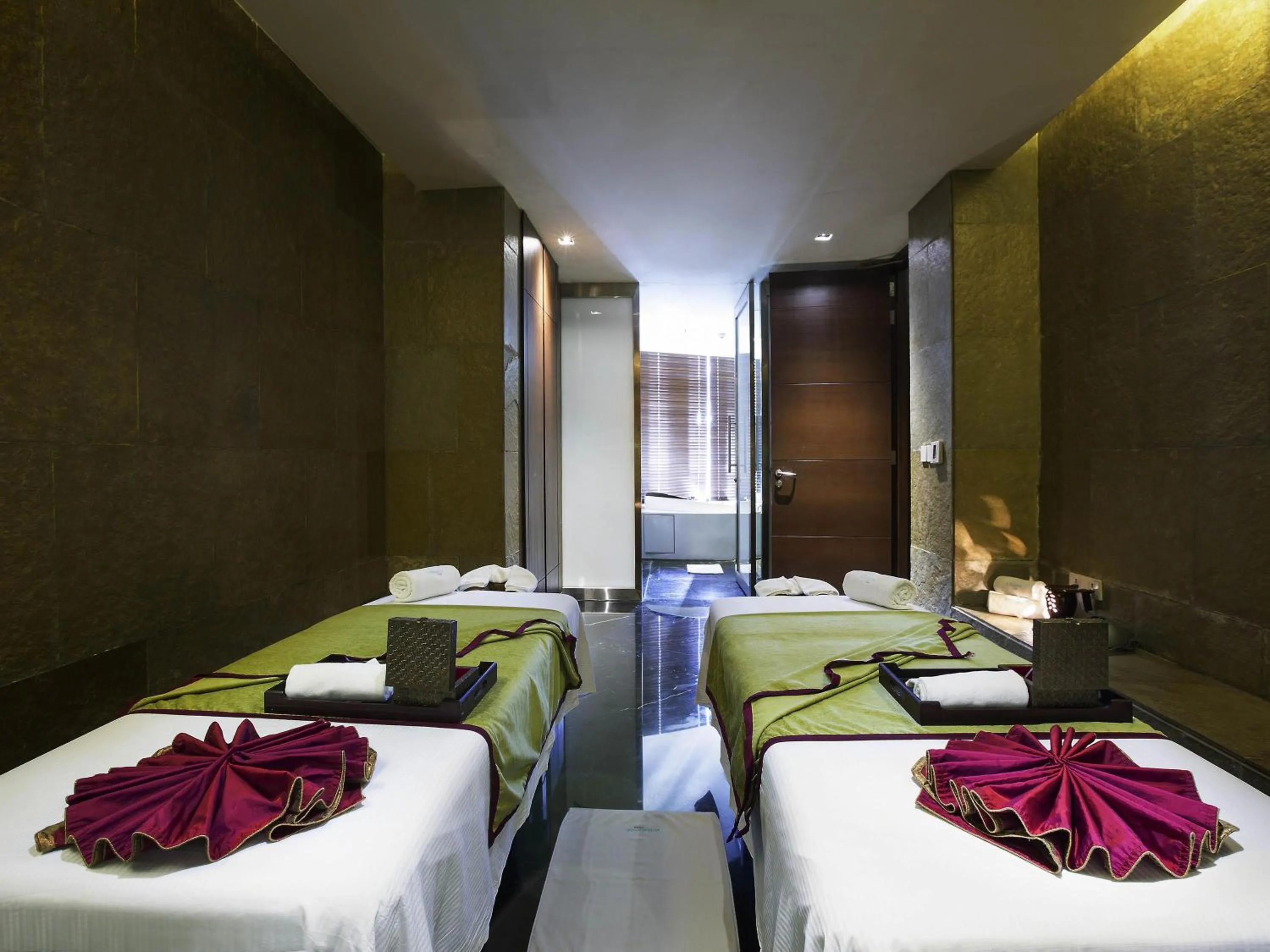 Spa and wellness centre/facilities, Bed in Novotel Kolkata Hotel and Residences
