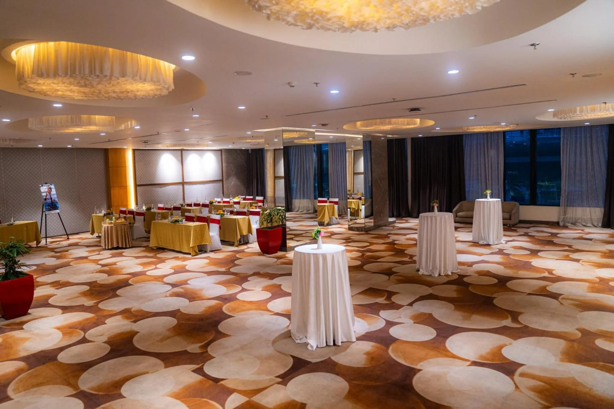 Banquet/Function facilities in Novotel Kolkata Hotel and Residences