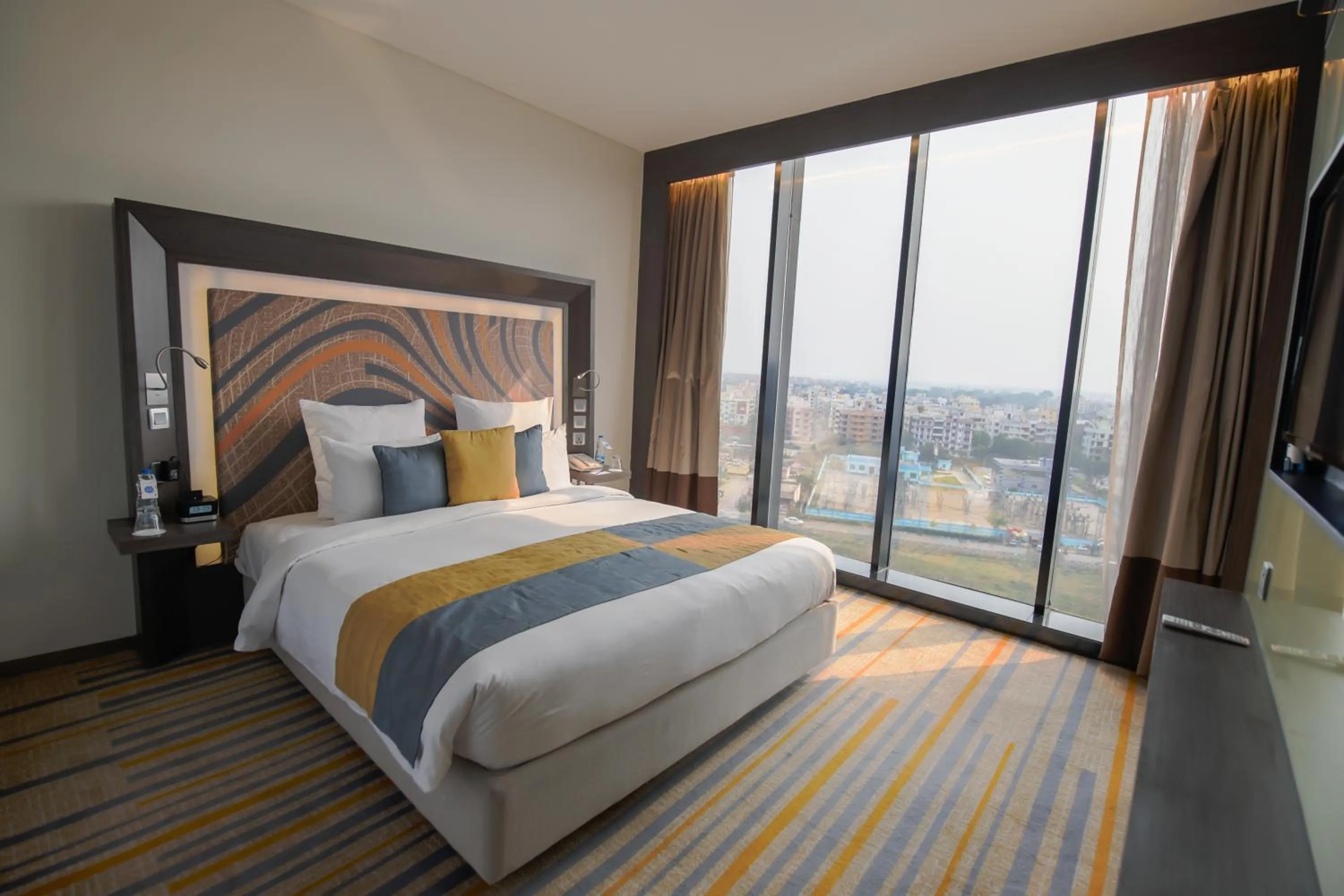 View (from property/room), Bed in Novotel Kolkata Hotel and Residences