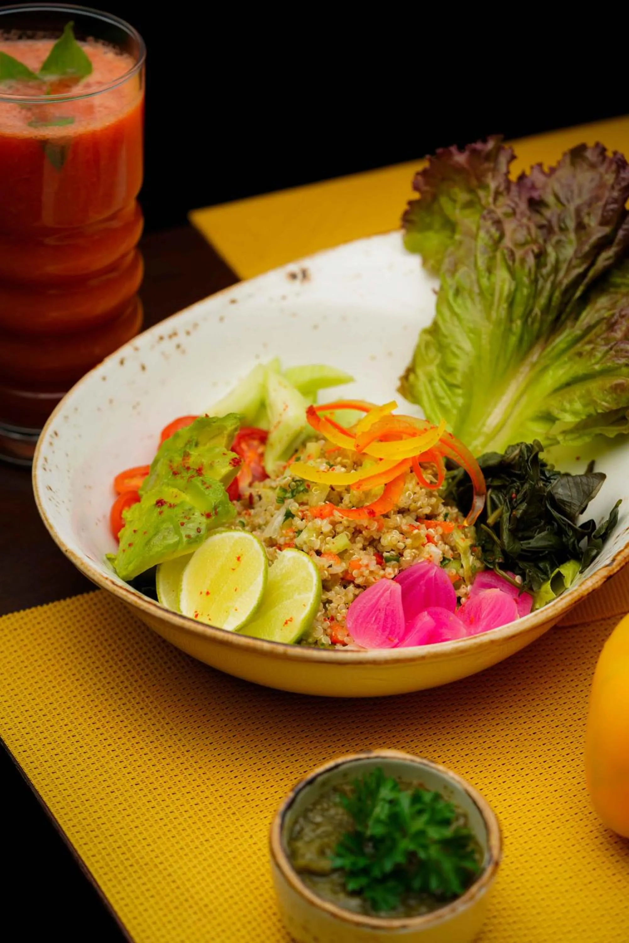 Restaurant/places to eat in Novotel Kolkata Hotel and Residences