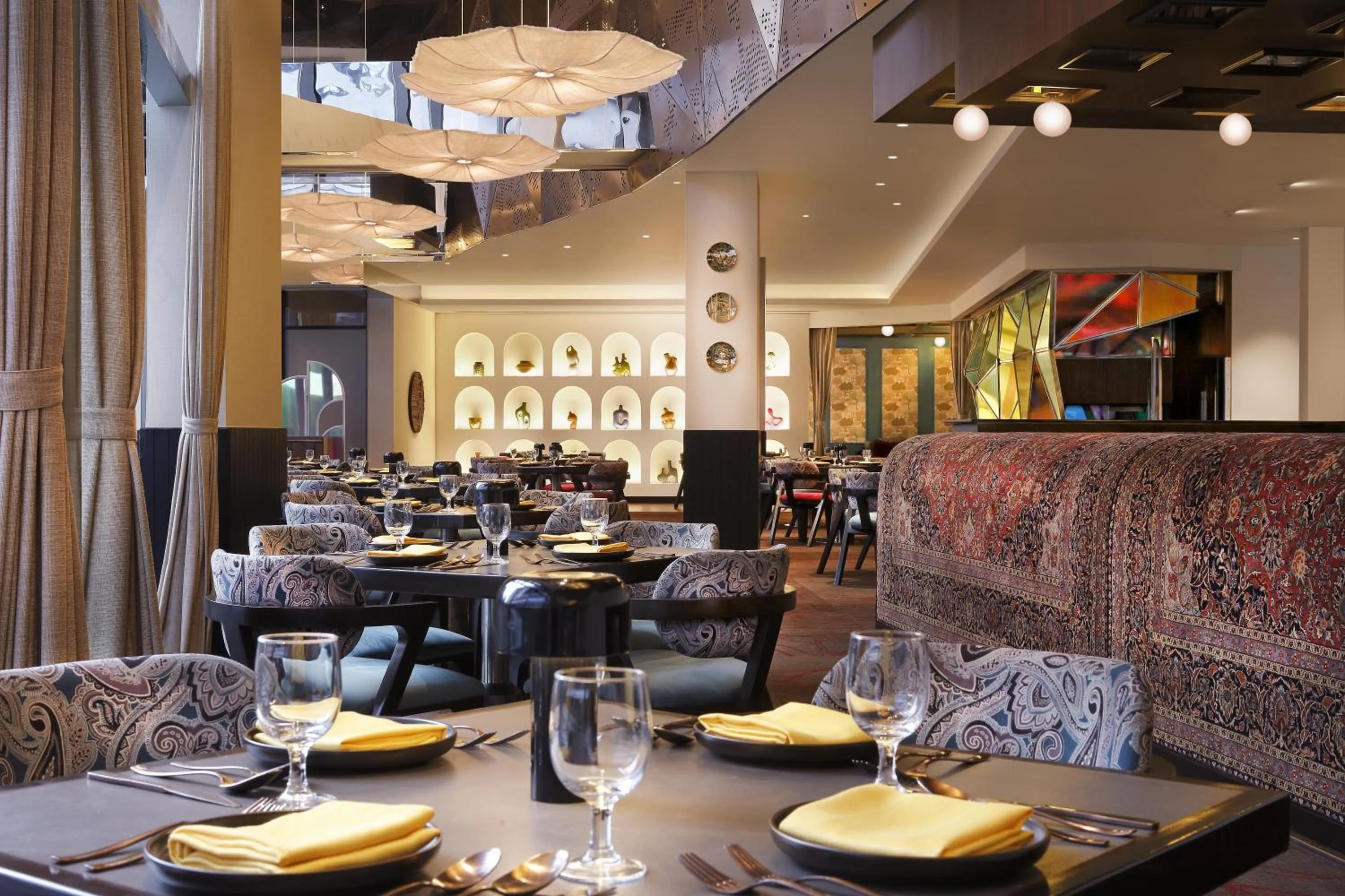 Restaurant/places to eat in Novotel Kolkata Hotel and Residences