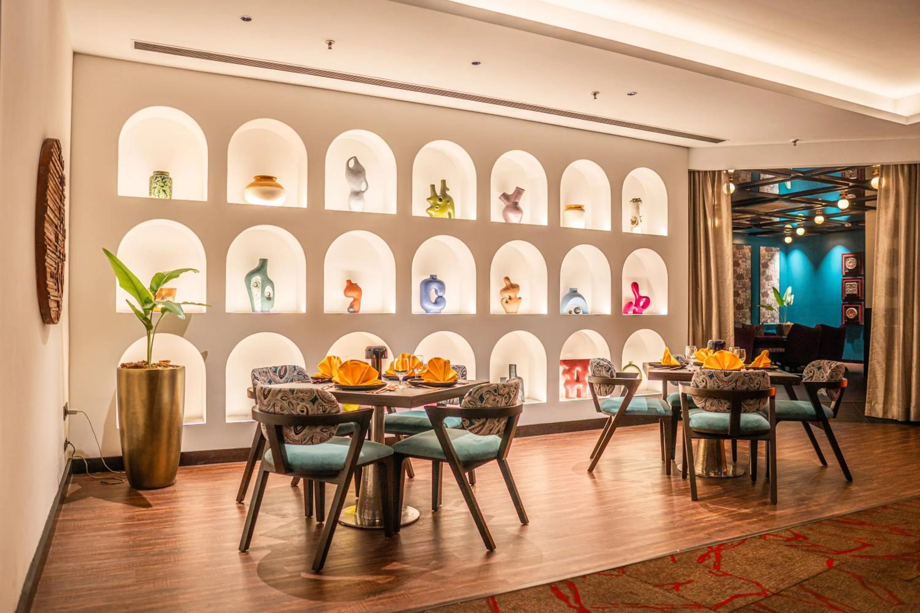 Restaurant/places to eat in Novotel Kolkata Hotel and Residences