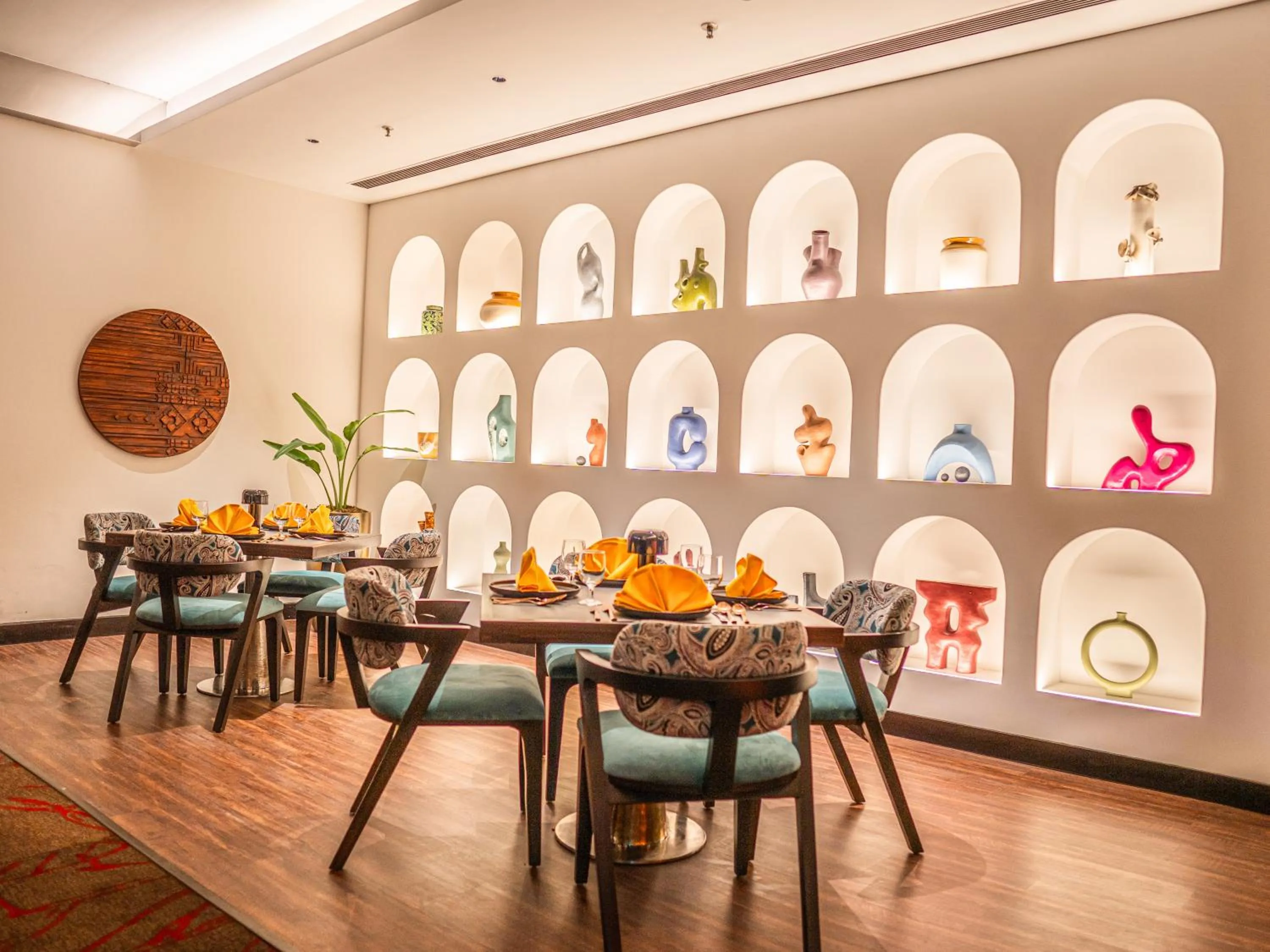 Restaurant/places to eat in Novotel Kolkata Hotel and Residences