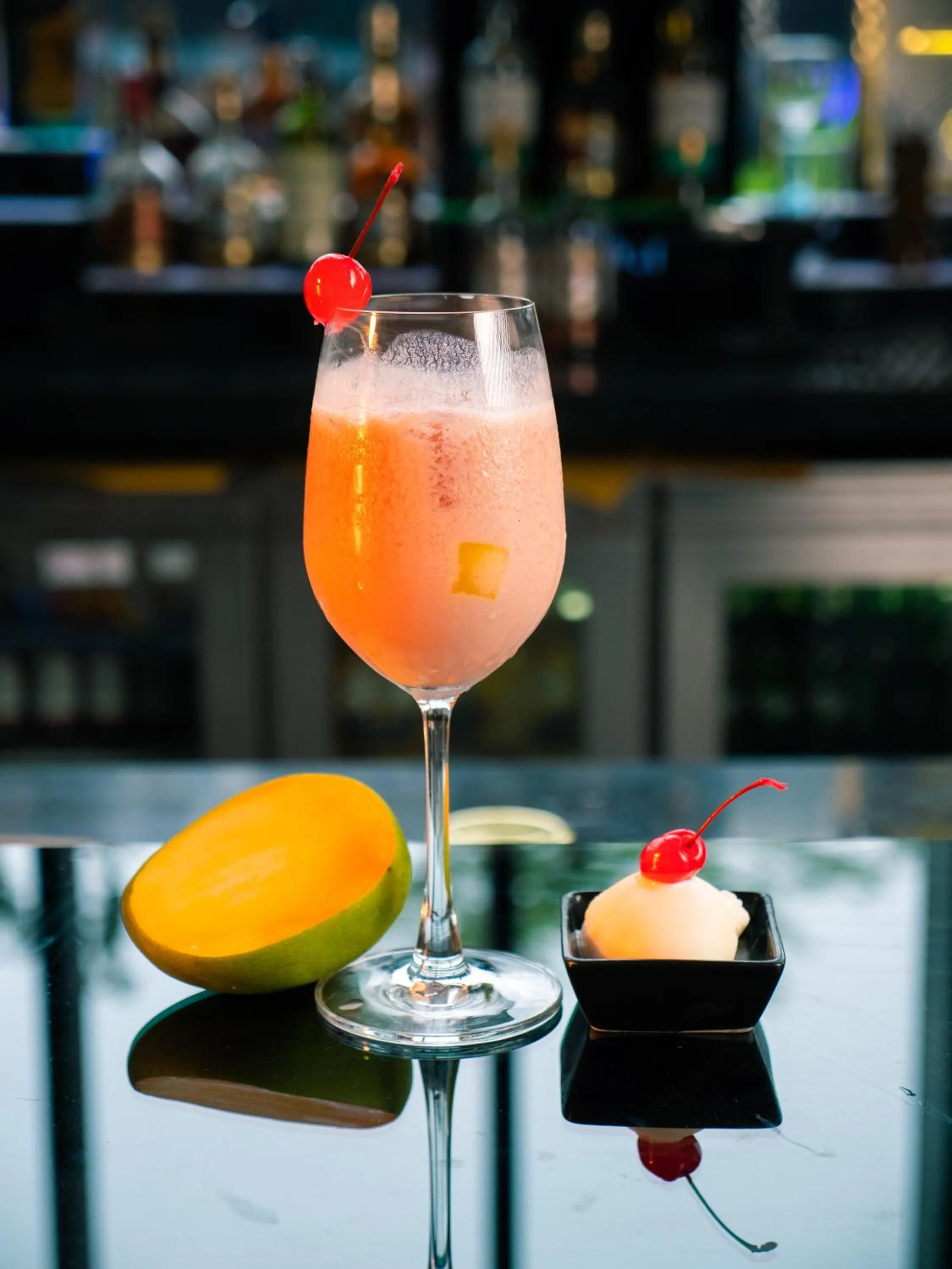 Restaurant/places to eat in Novotel Kolkata Hotel and Residences