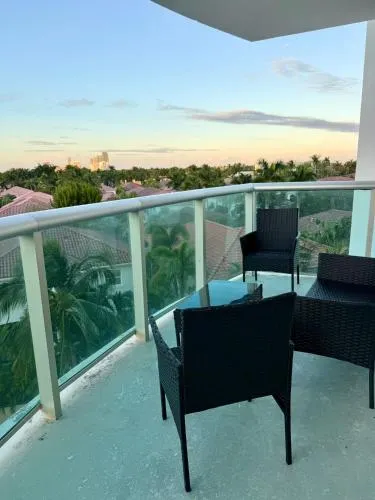 SPECIAL Beautiful Modern Beach Condo