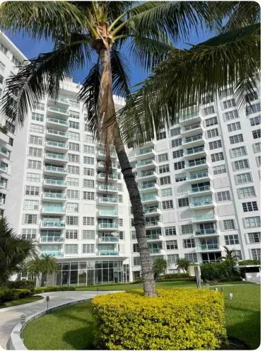 SPECIAL Beautiful Modern Beach Condo