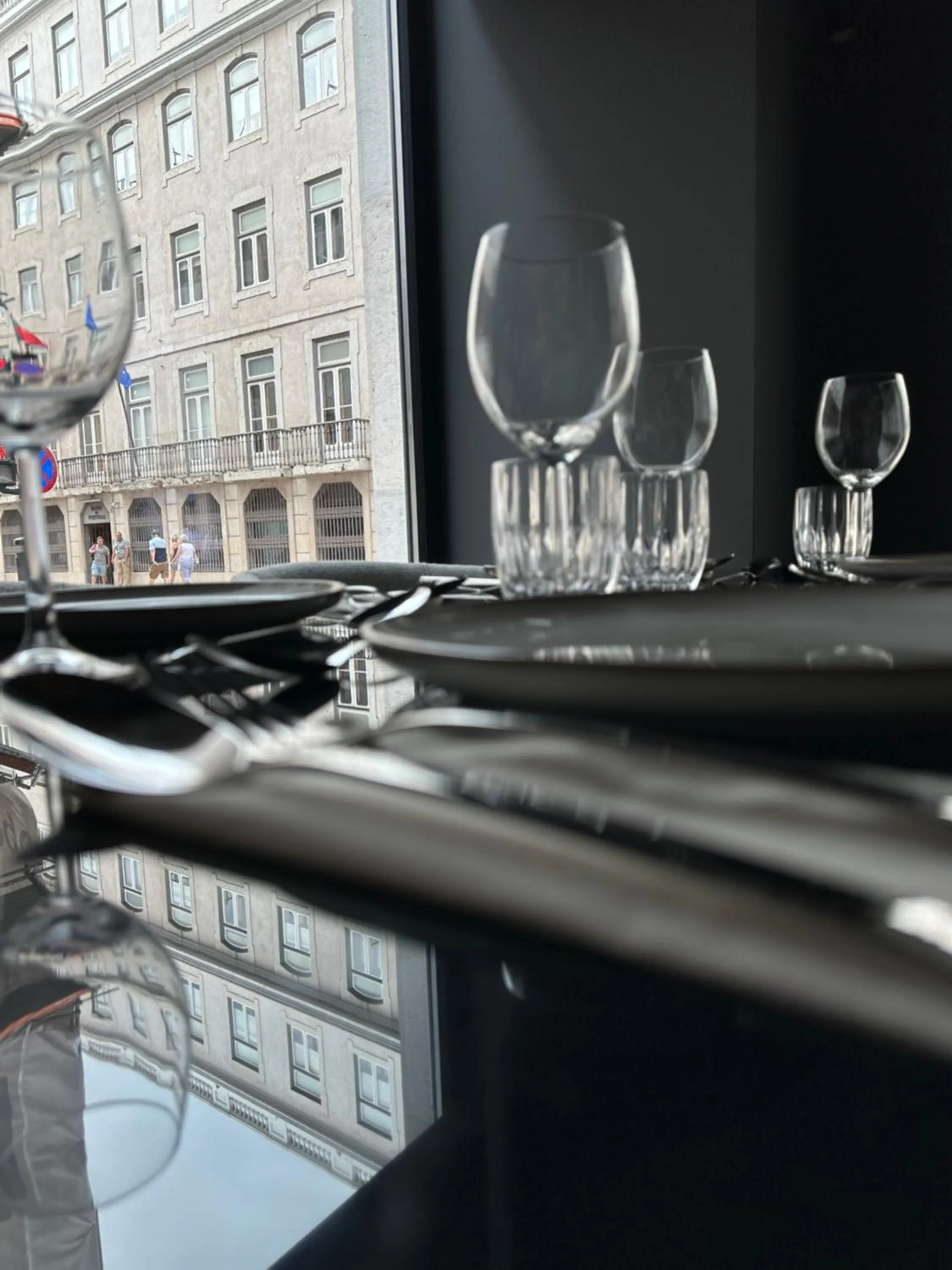 Restaurant/places to eat in Golden Lisbon Hotel