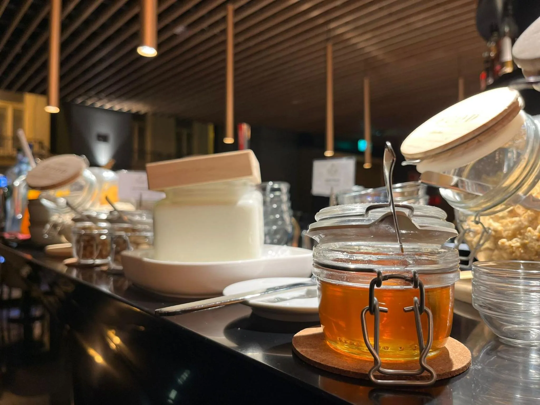 Restaurant/places to eat in Golden Lisbon Hotel