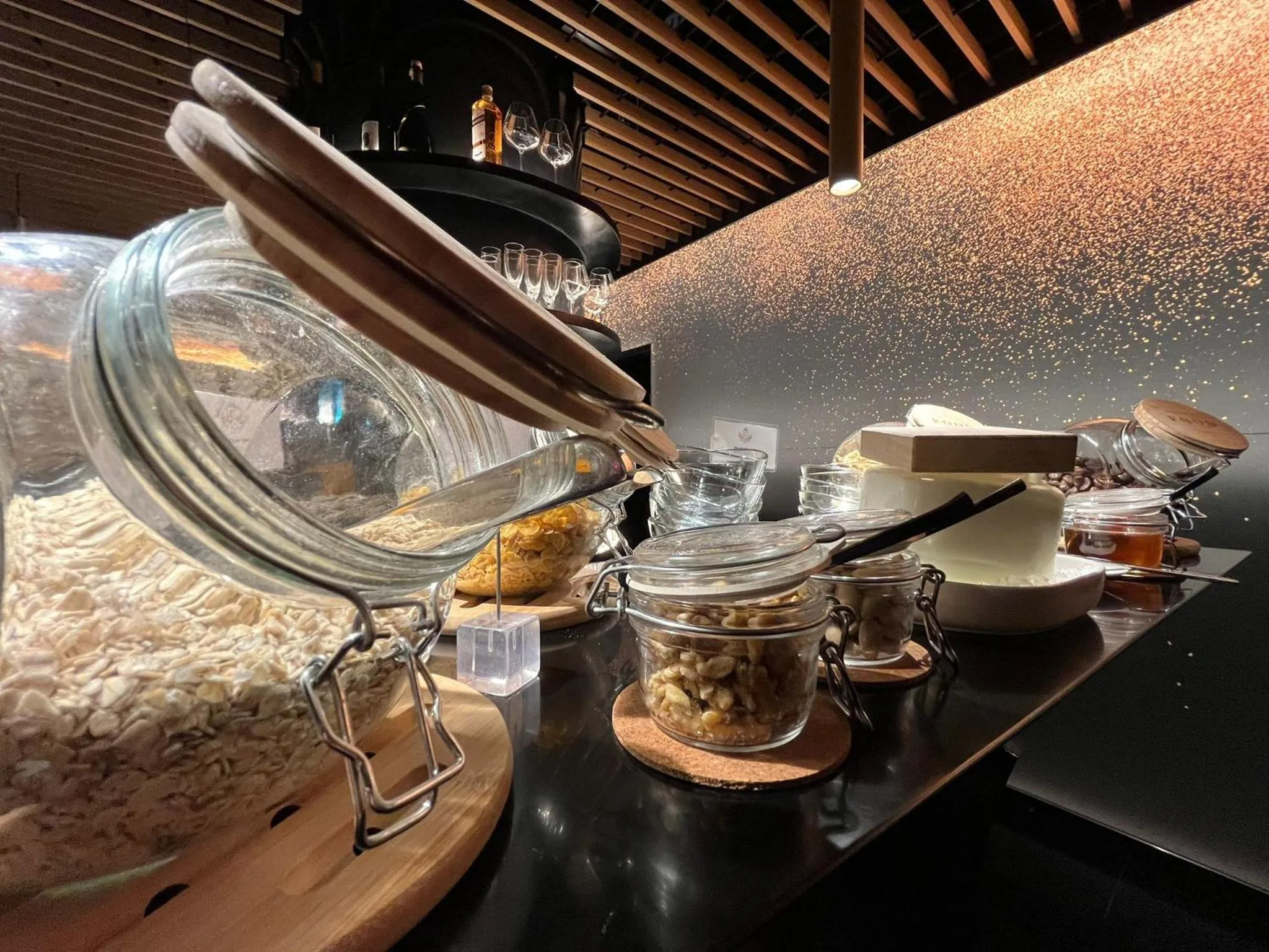 Restaurant/places to eat in Golden Lisbon Hotel