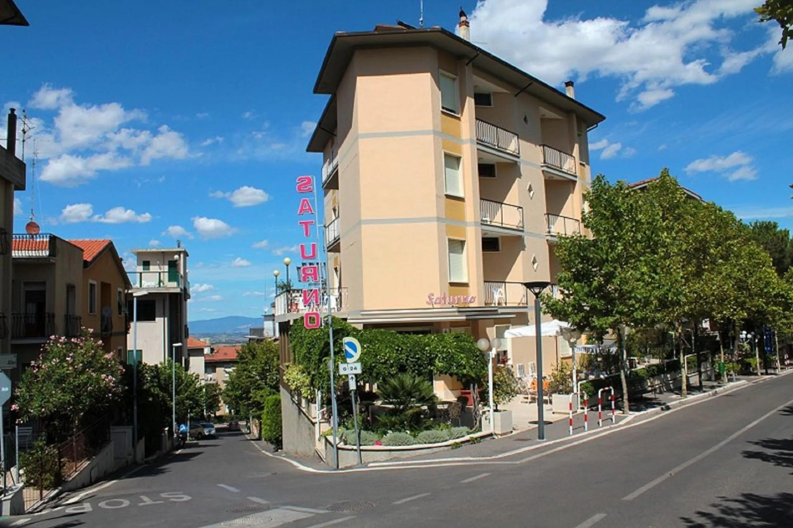 Facade/entrance in Hotel Saturno