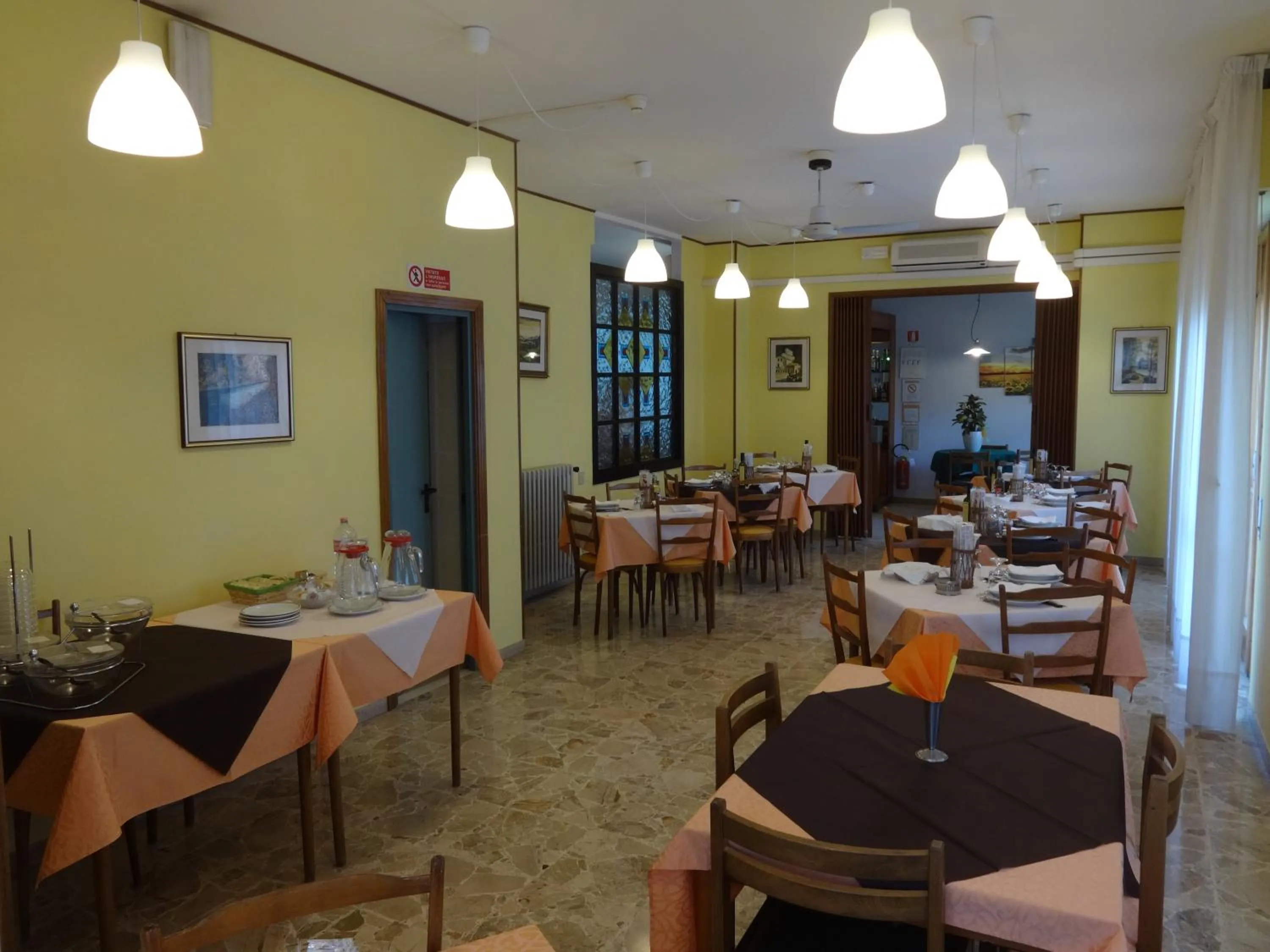 Restaurant/places to eat in Hotel Saturno