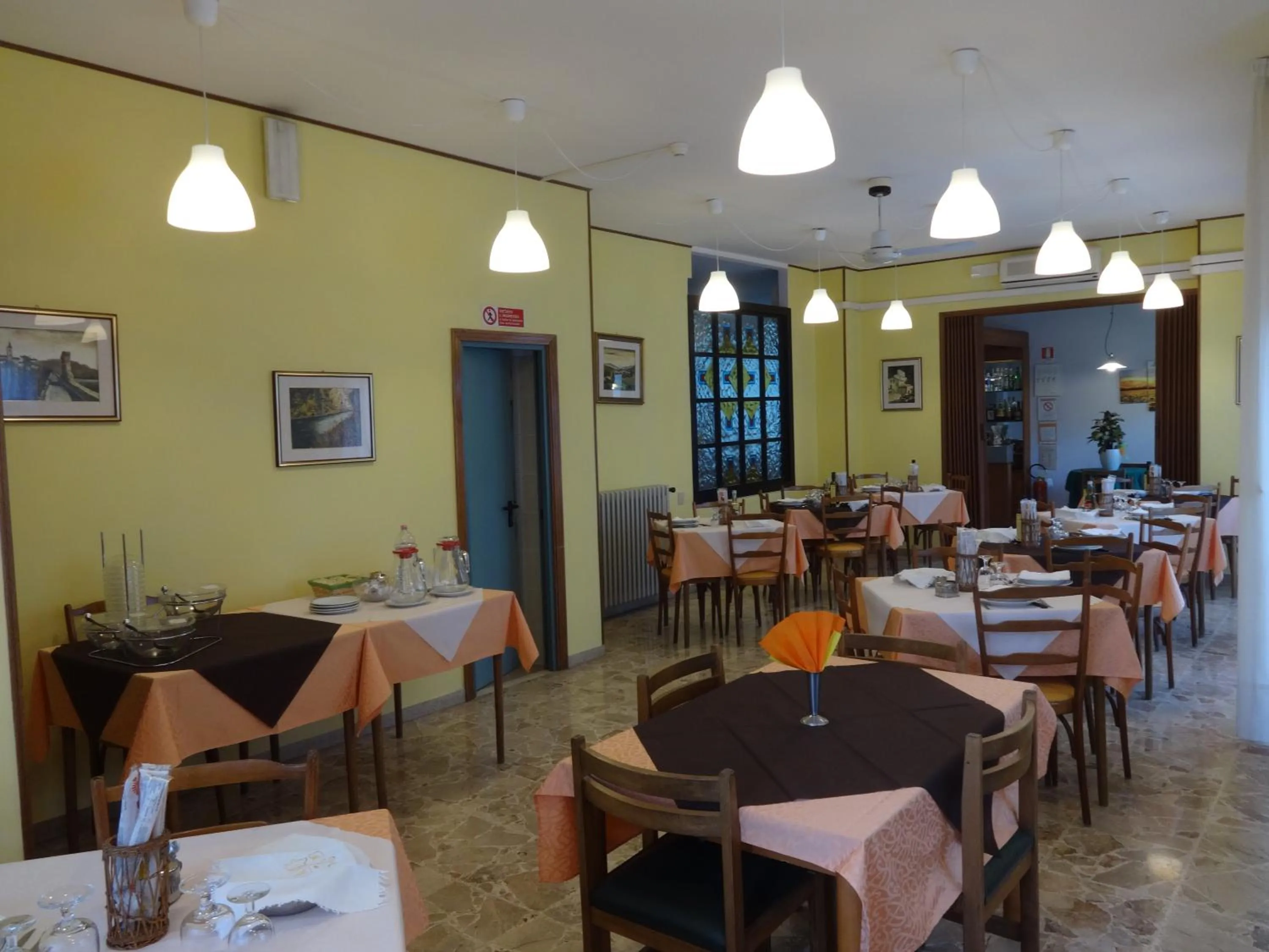 Restaurant/places to eat in Hotel Saturno