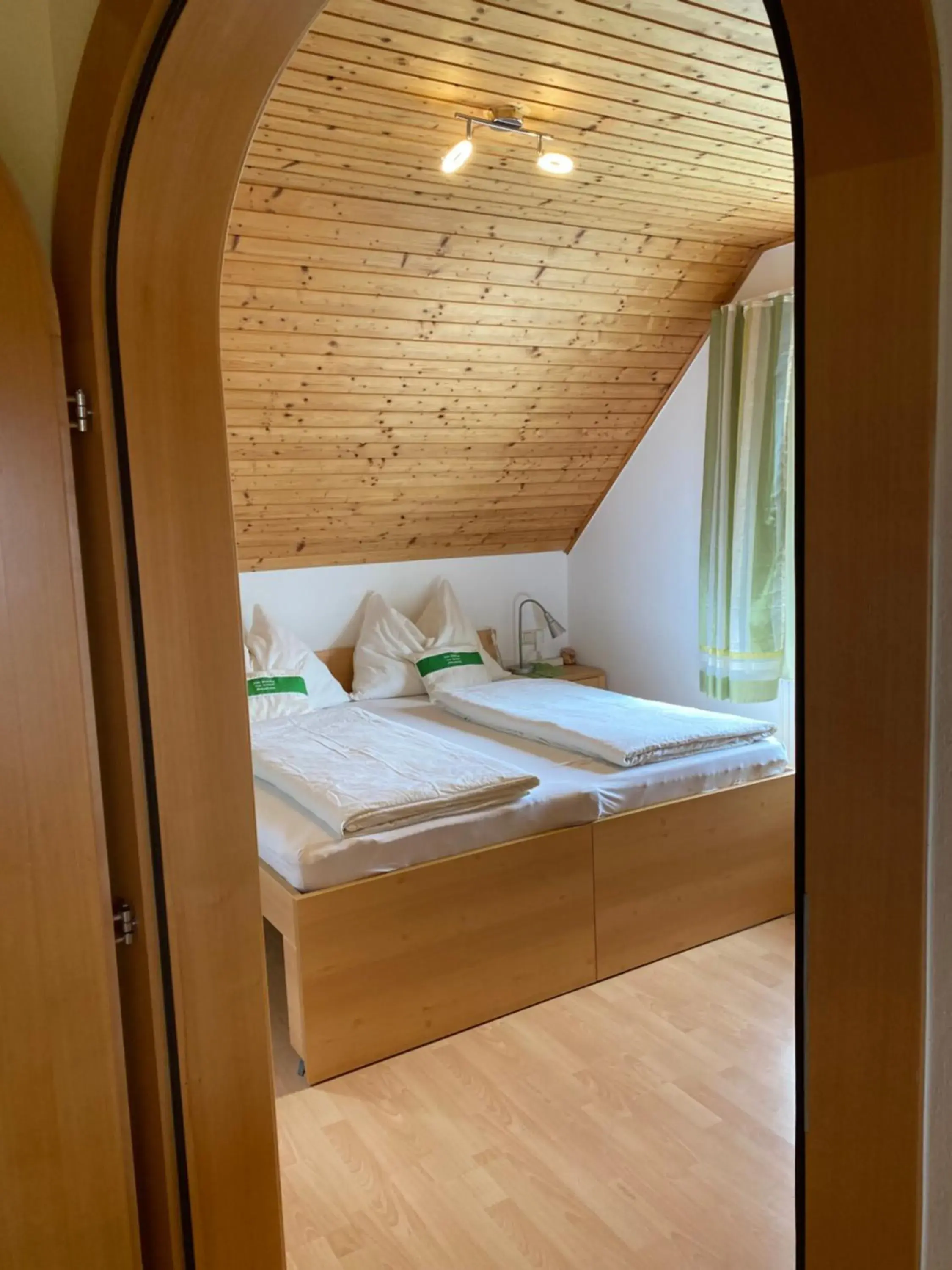 One-Bedroom Apartment with Balcony - single occupancy in Privatzimmer Haus Gschweitl One-Bedroom Apartment with Balcony - single occupancy in Privatzimmer Haus Gschweitl
