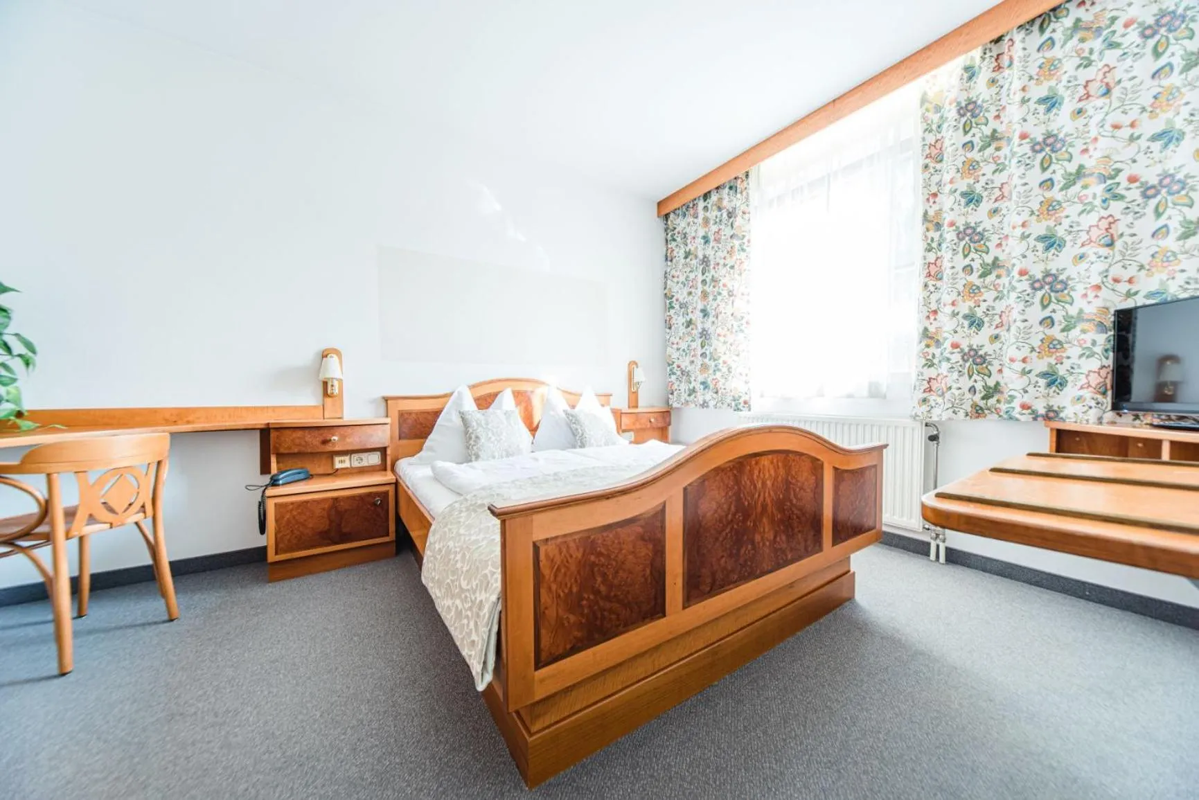 Photo of the whole room in Das Herbst