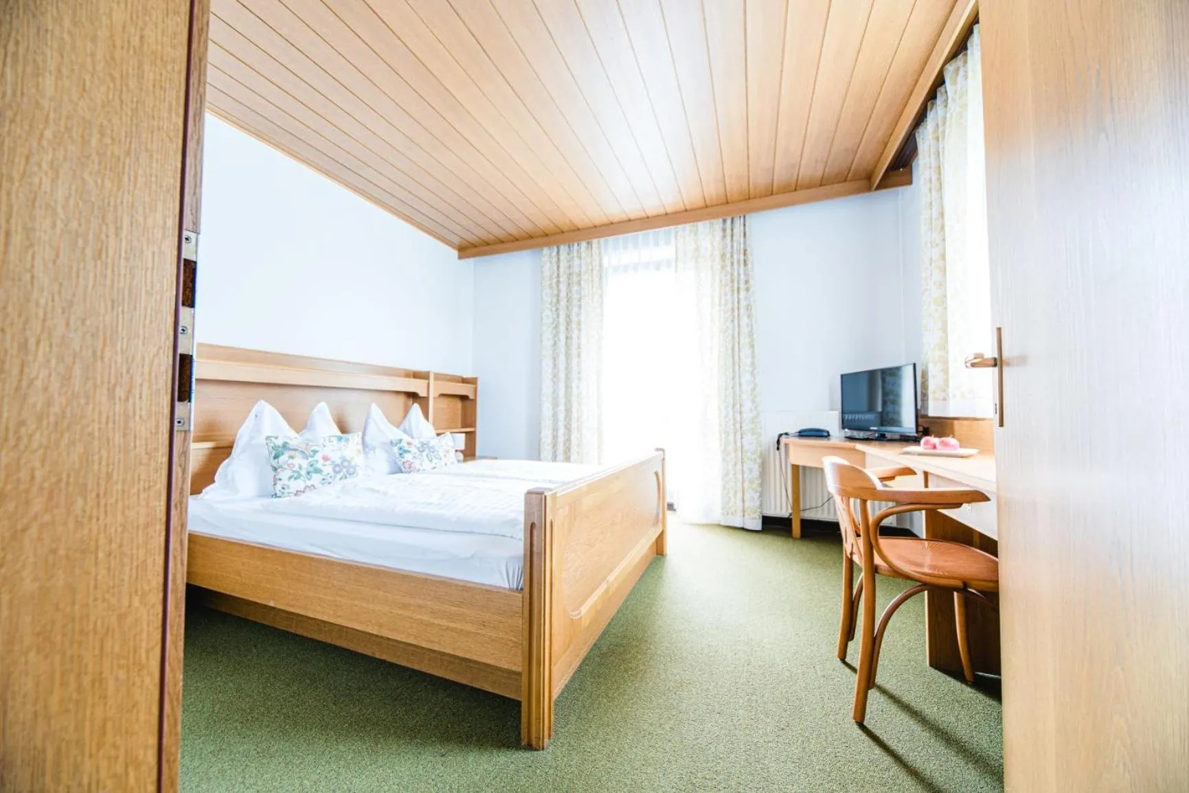 Photo of the whole room in Das Herbst