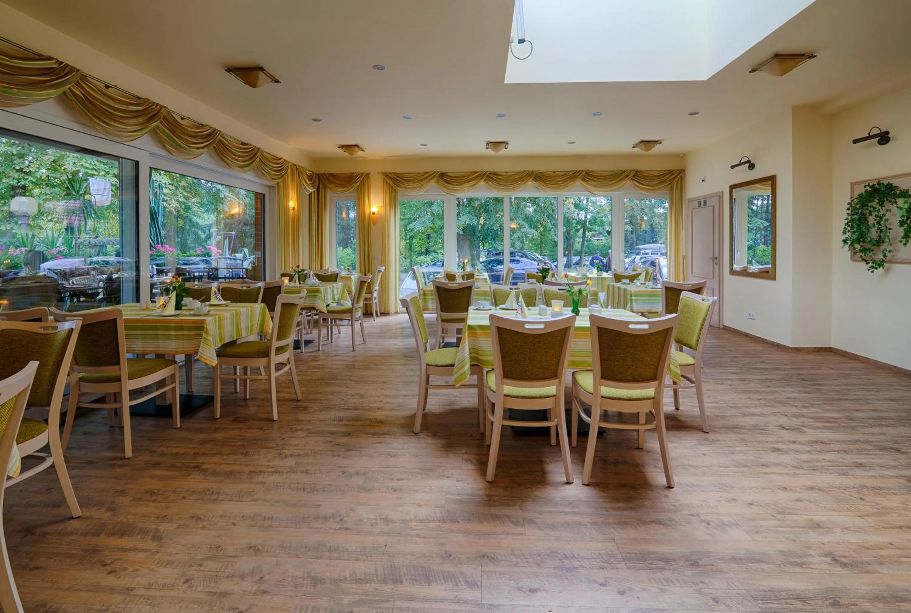 Restaurant/places to eat in Hotel Seeschlösschen