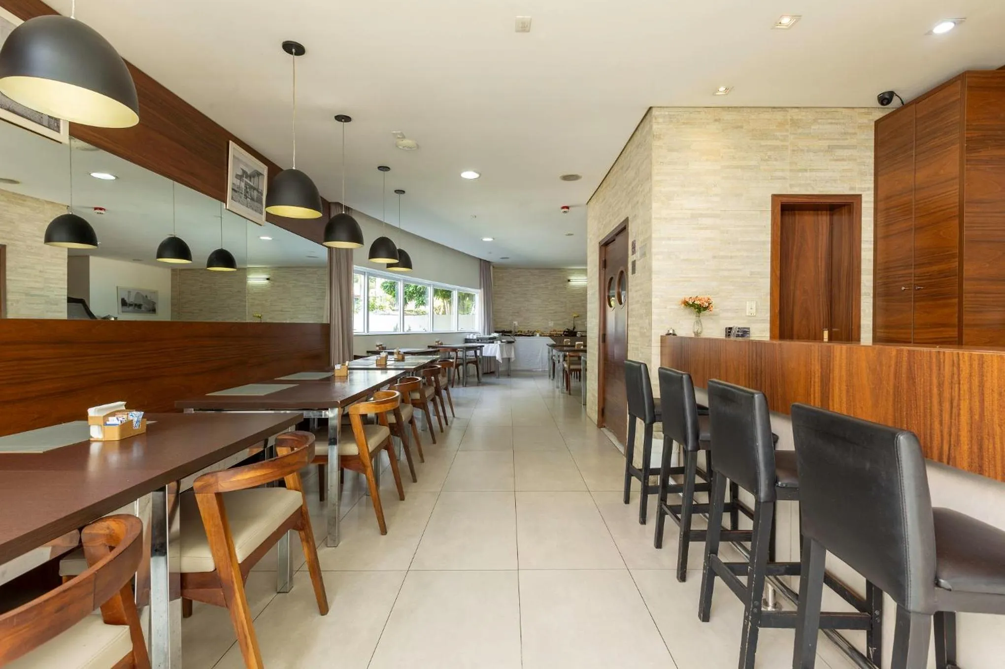 Lounge or bar in CHA Pampulha Design Hotel