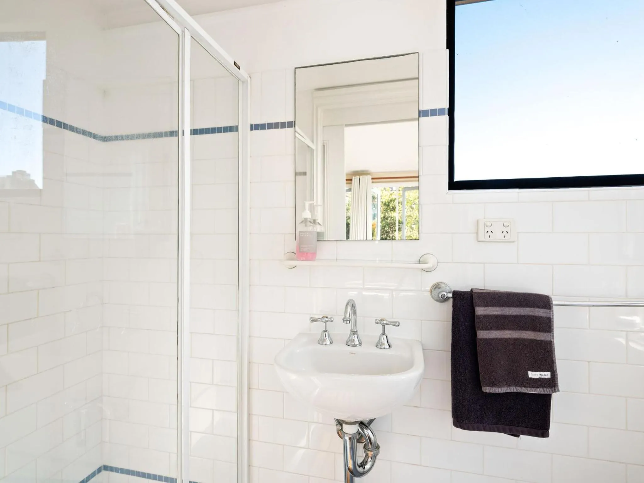 Shower in Lord Wolseley Hotel