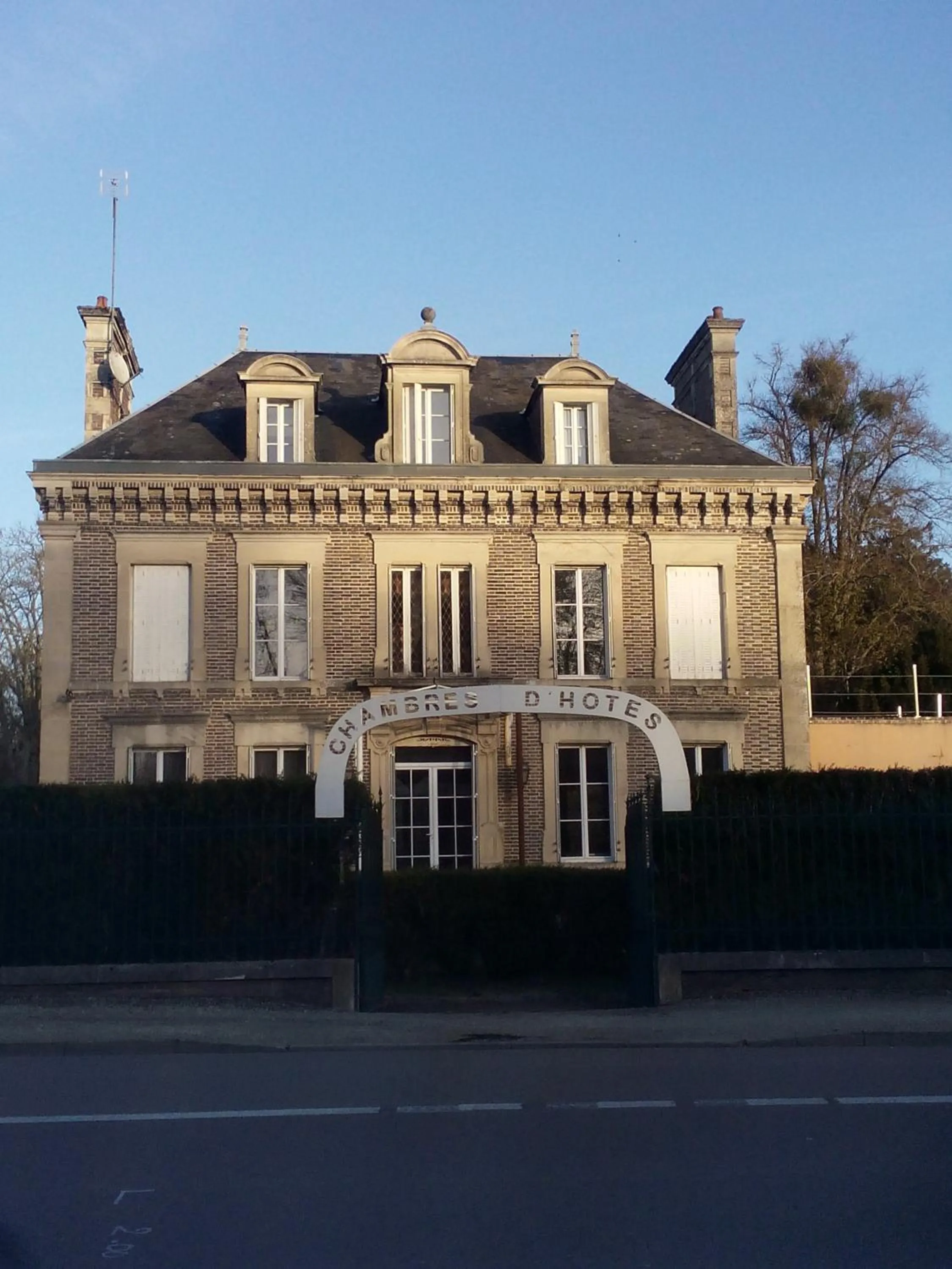 Property building in Le Betrot