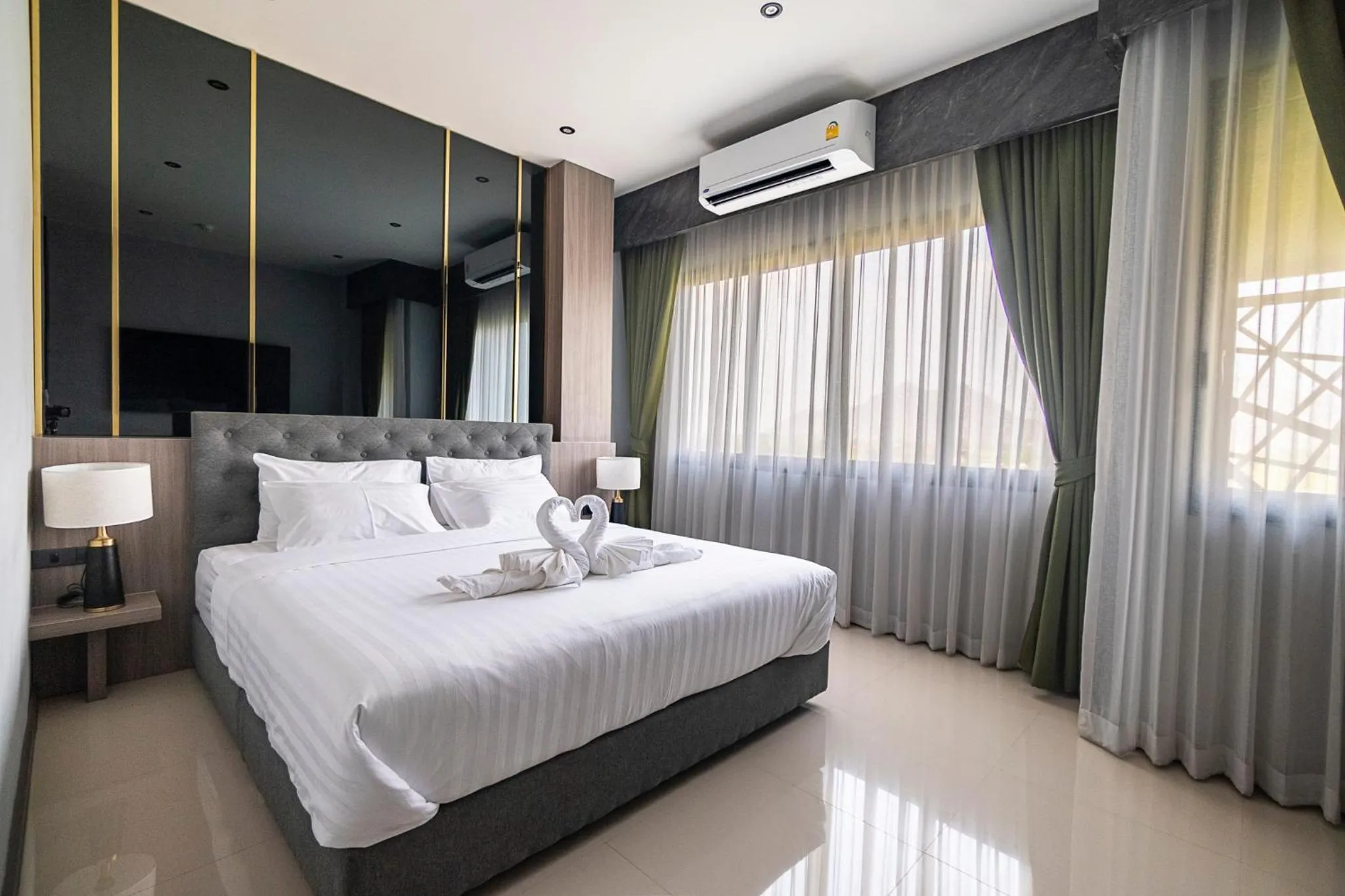 Bed in YSW Hotel Lopburi
