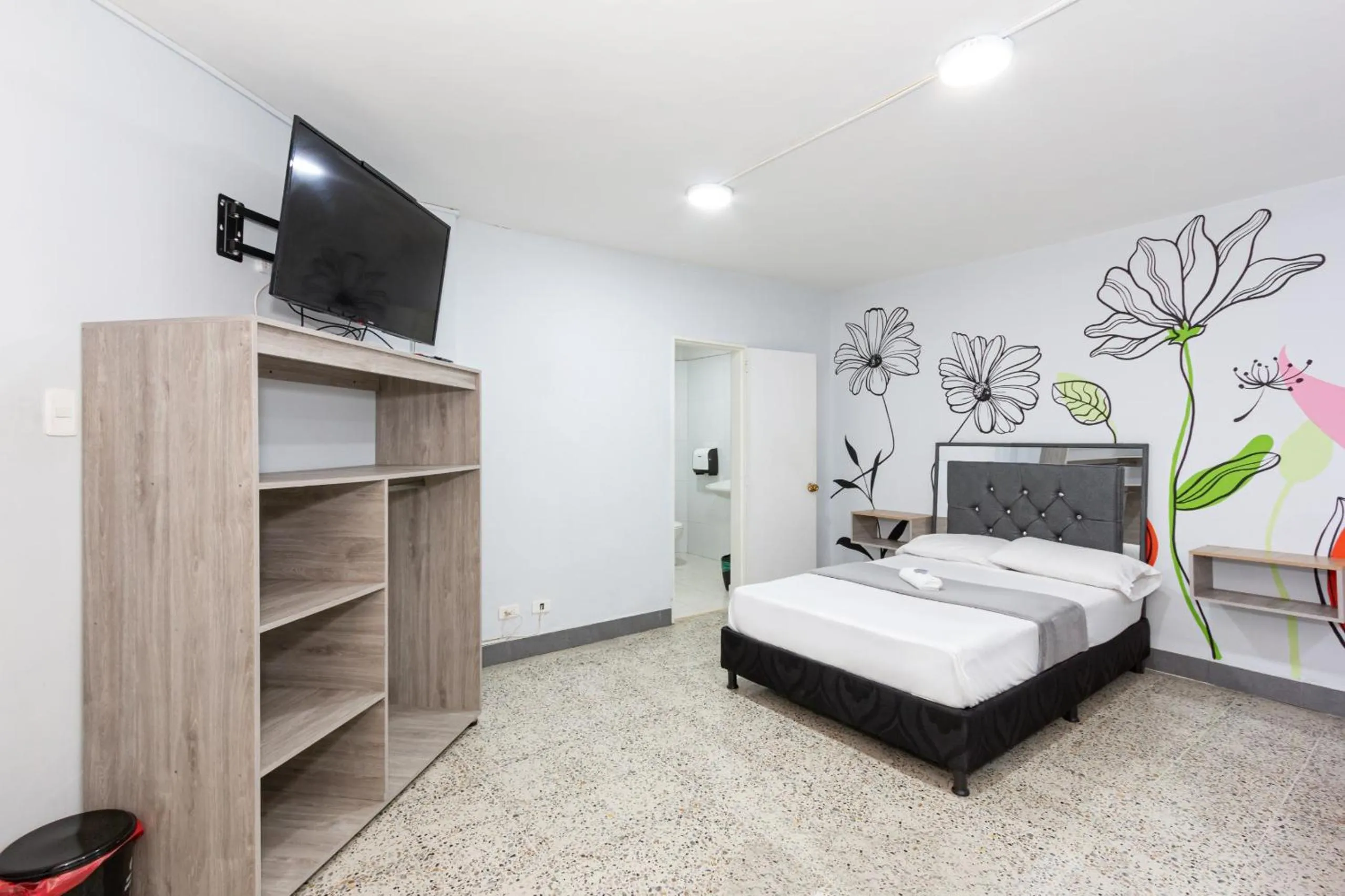 Communal lounge/ TV room in Hotel Guayacanes 70