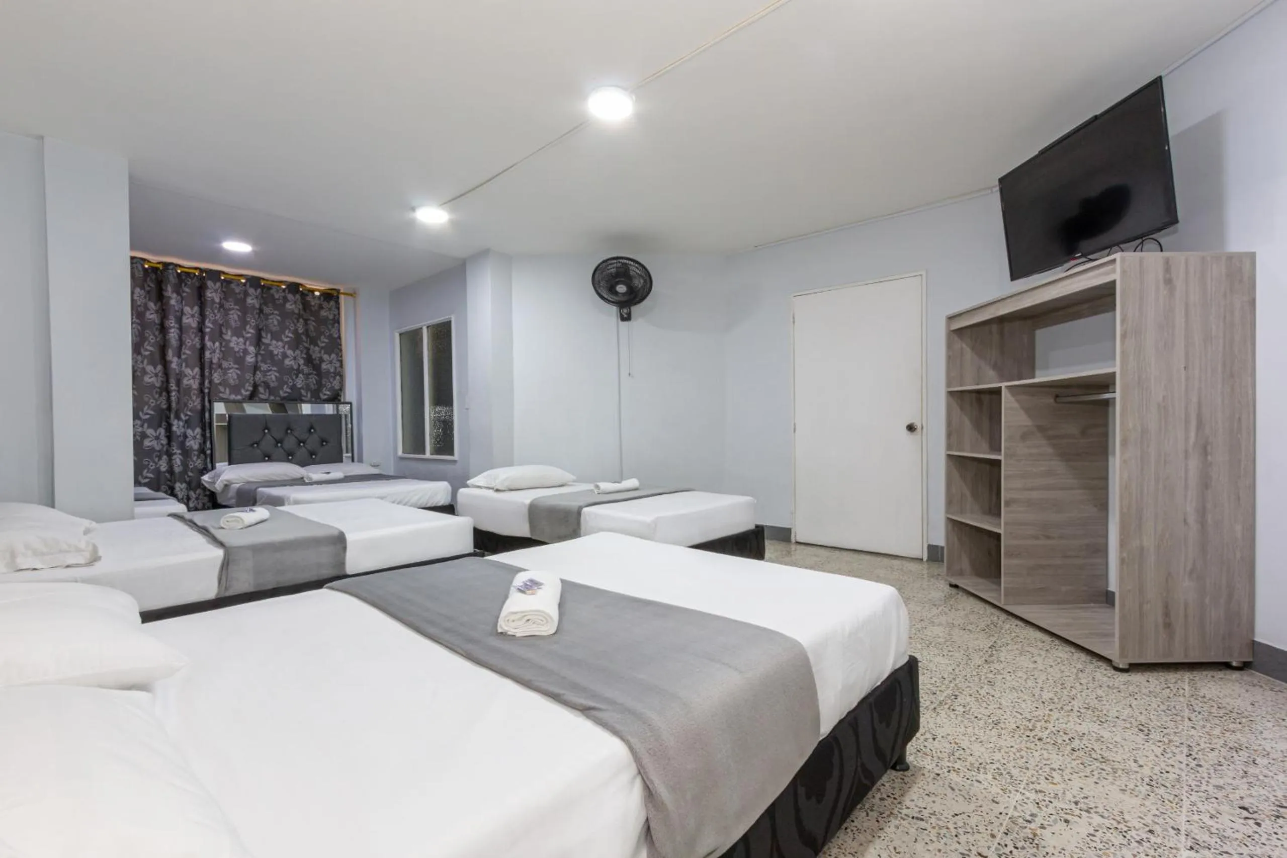 Communal lounge/ TV room in Hotel Guayacanes 70