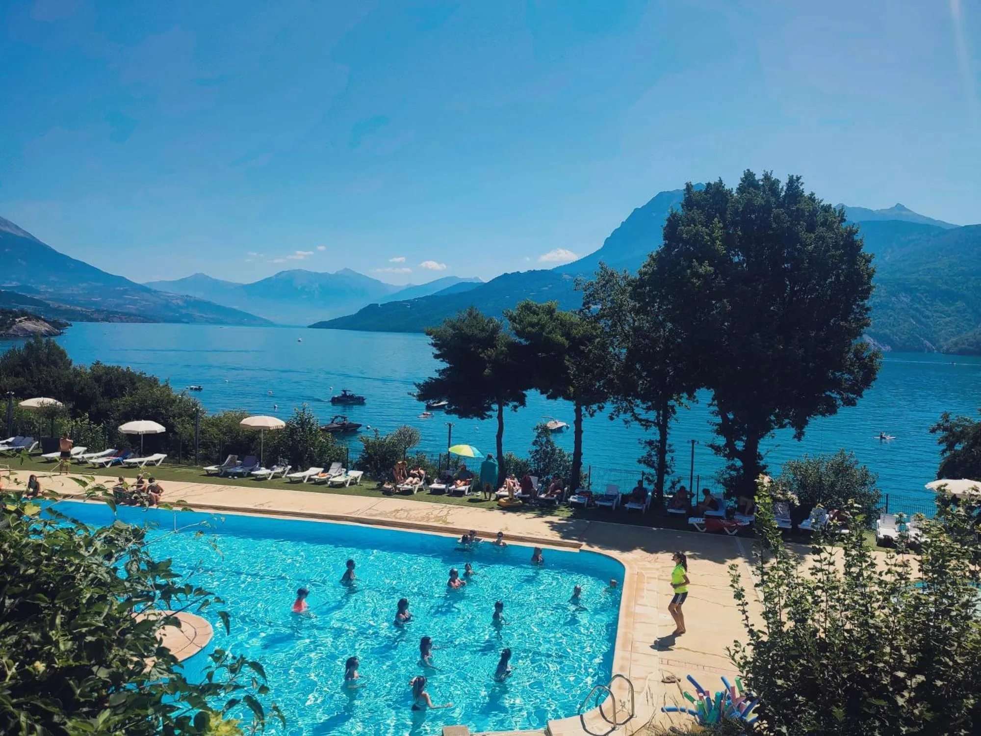Swimming pool in L'Ecrin du Lac