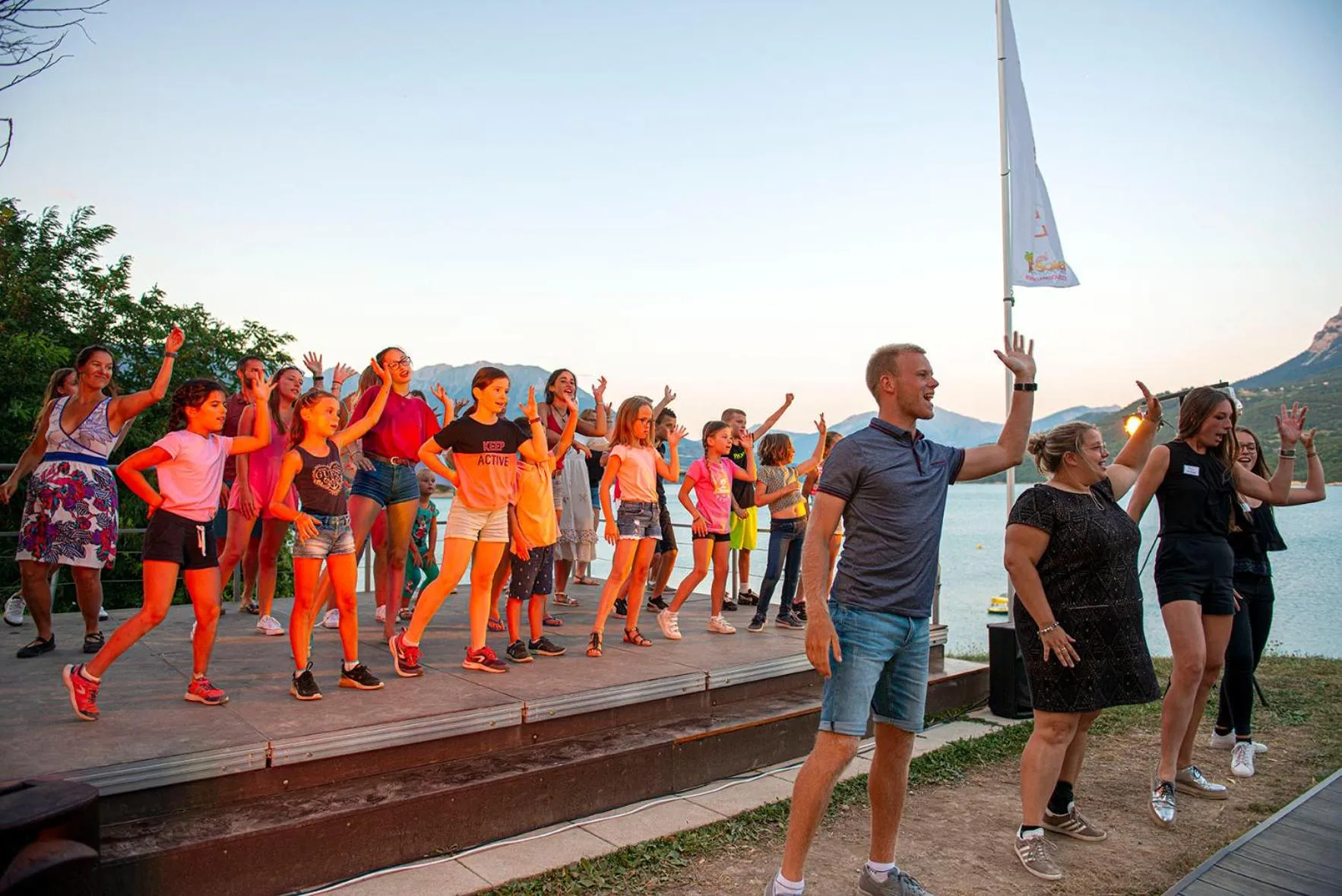 Evening entertainment in L'Ecrin du Lac