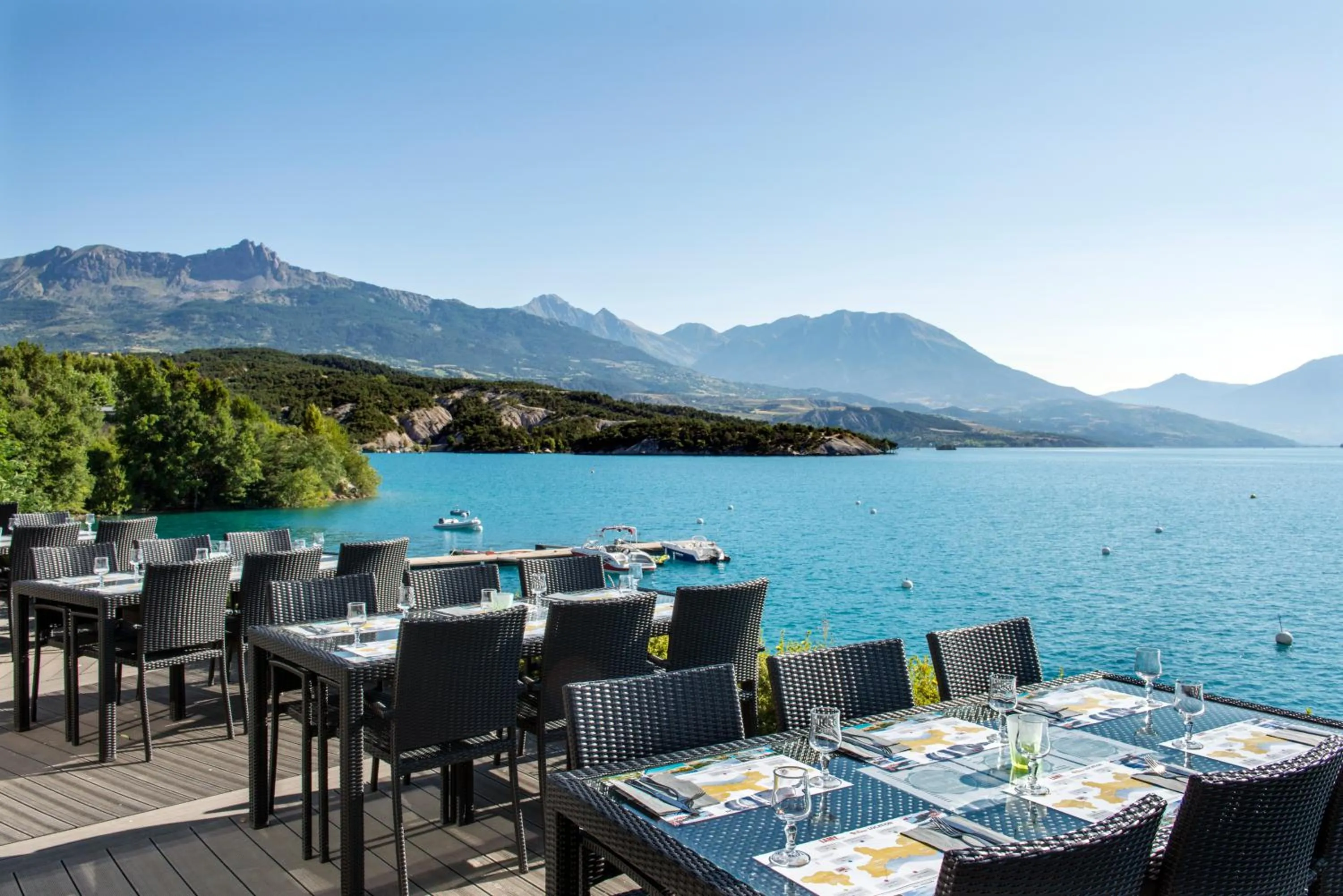 Restaurant/places to eat in L'Ecrin du Lac
