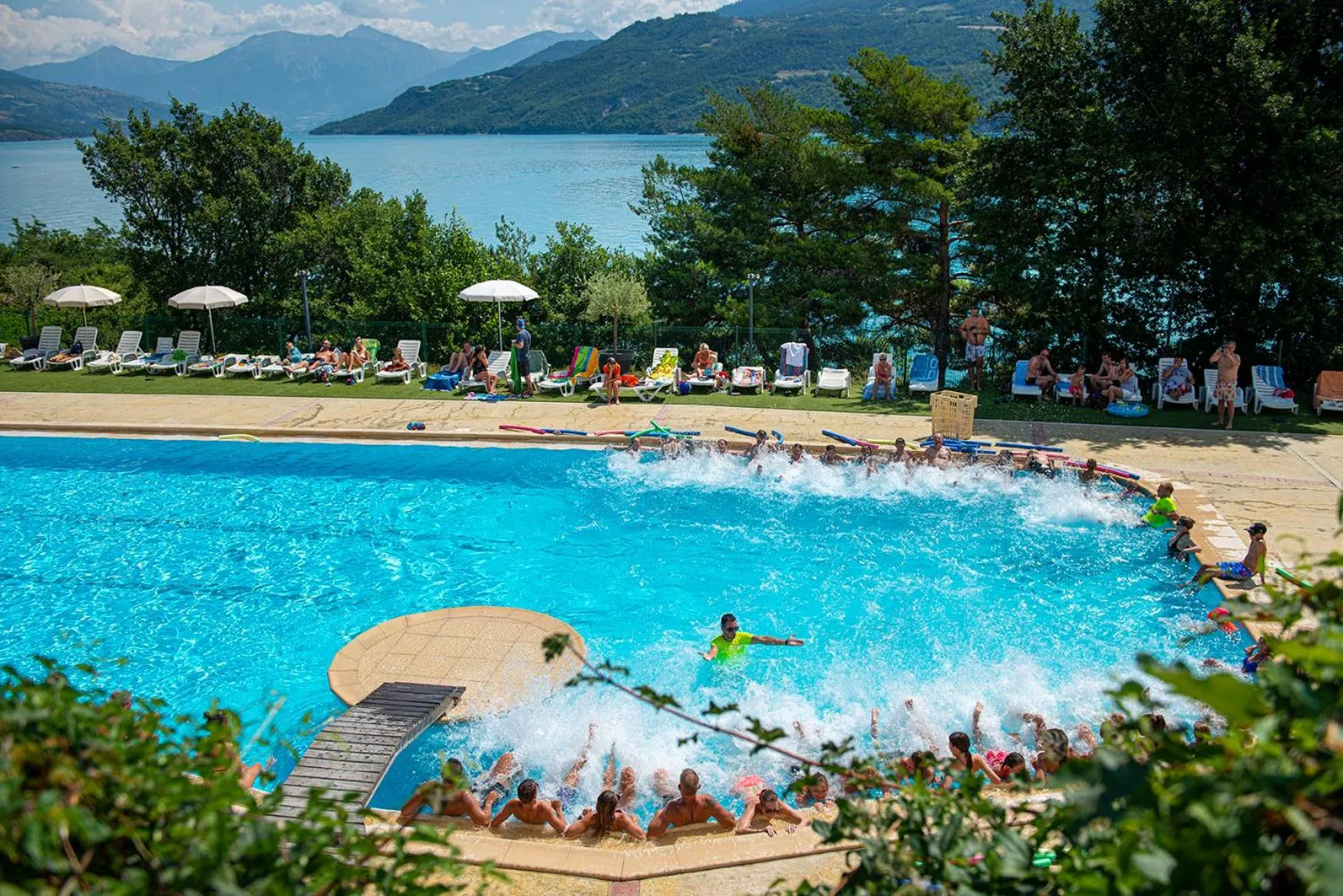 Swimming pool in L'Ecrin du Lac