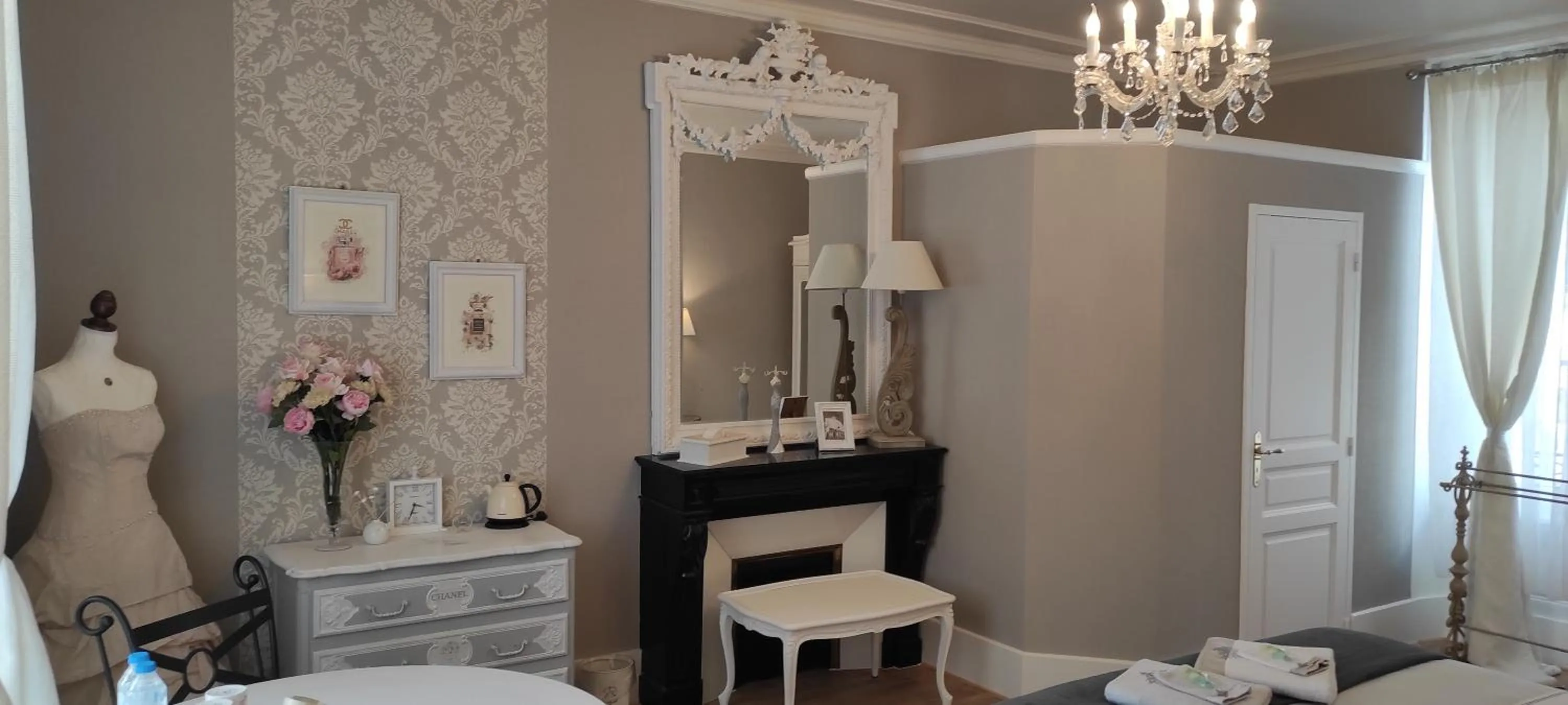 Photo of the whole room in La Clef Dort