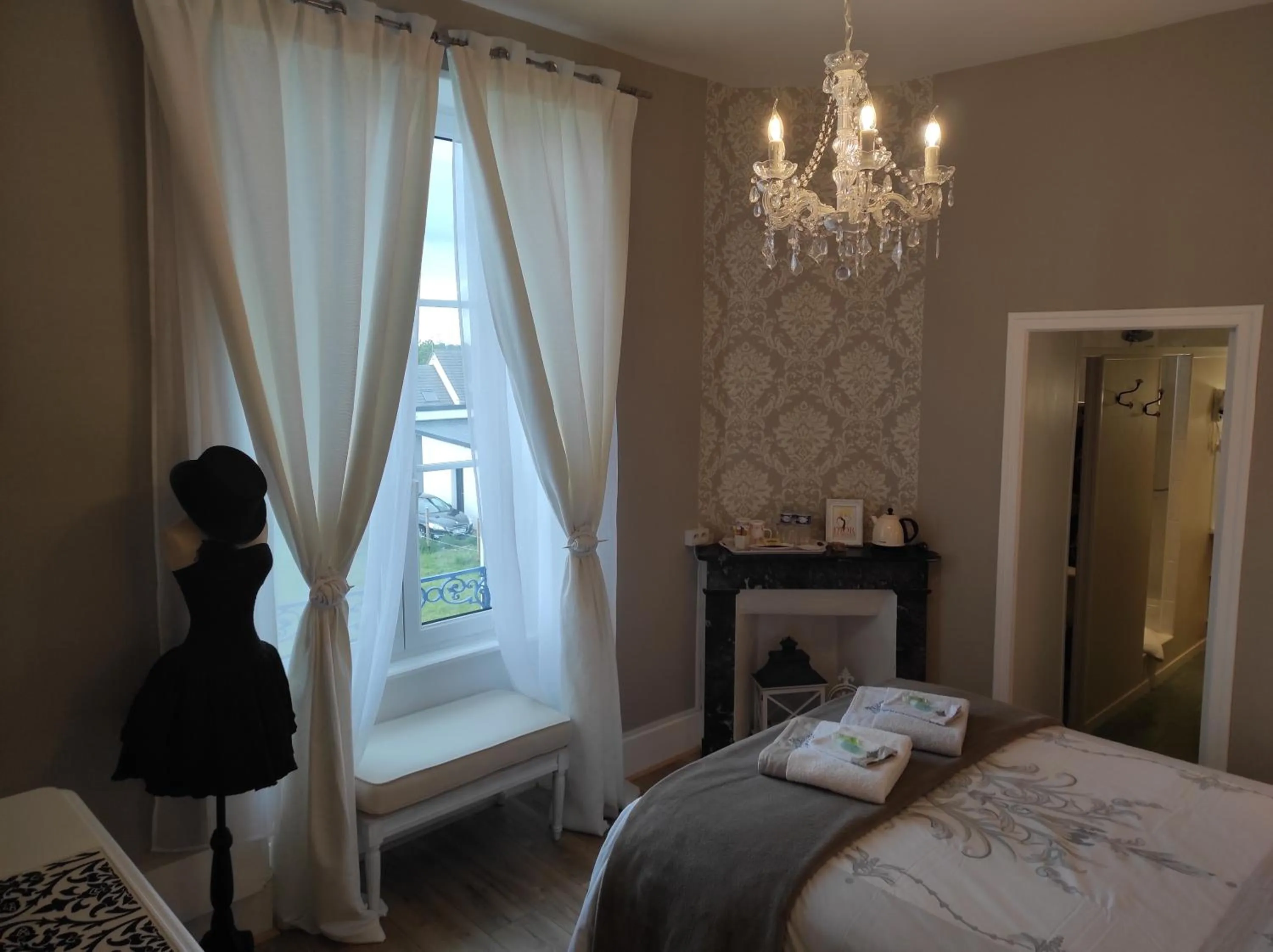 Photo of the whole room, Bed in La Clef Dort