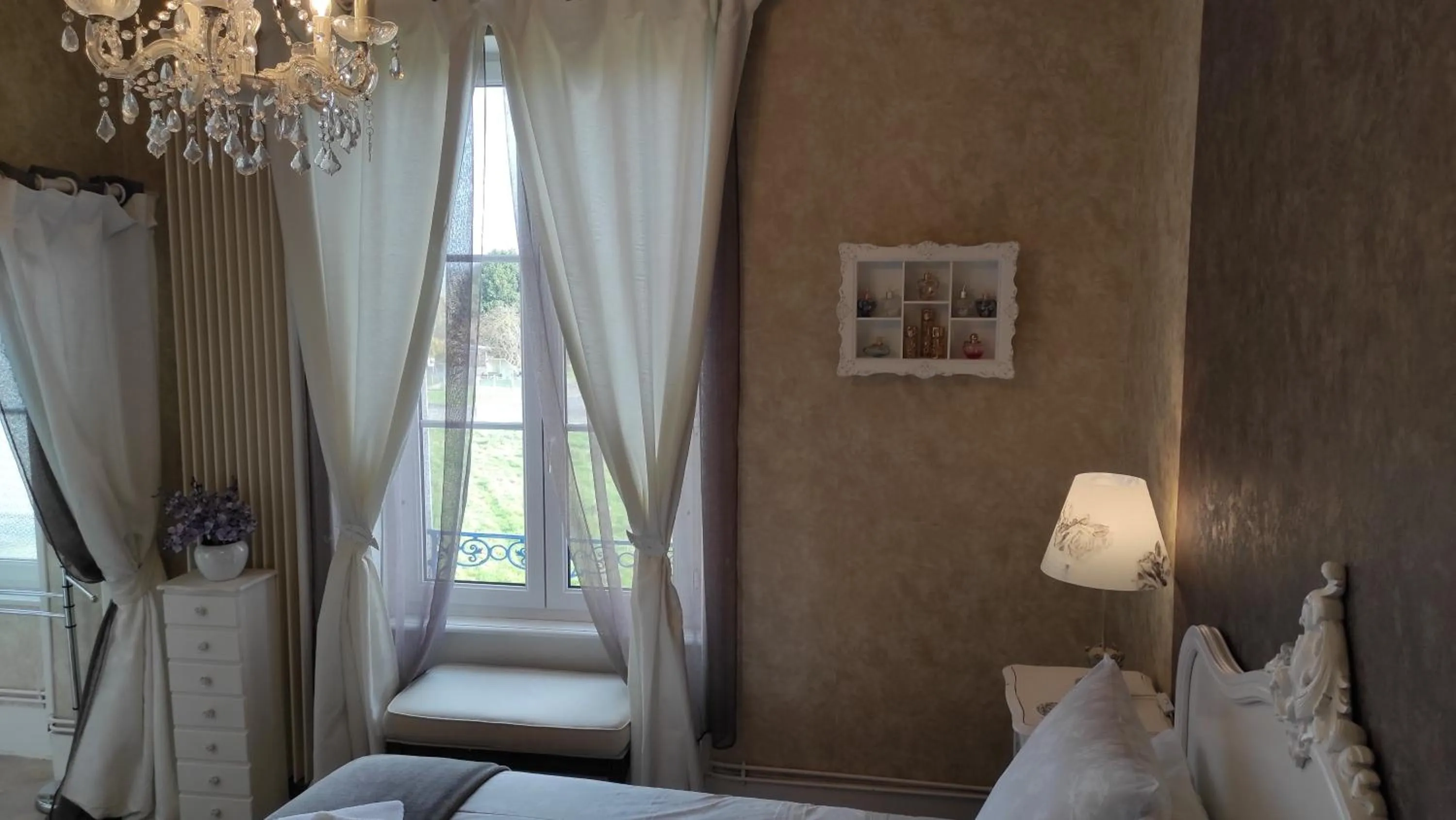 Photo of the whole room, Bed in La Clef Dort