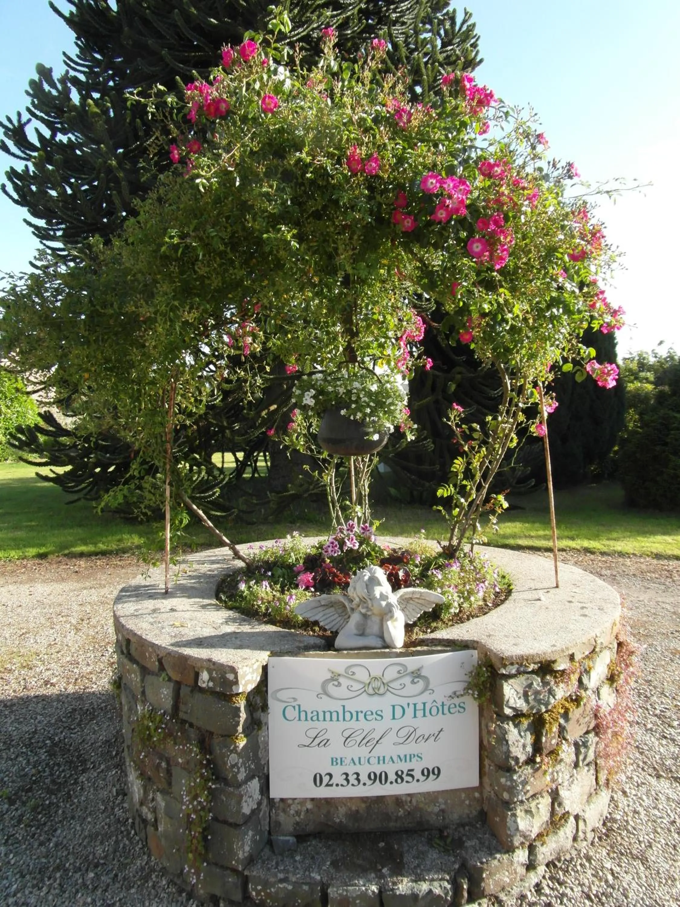 Property logo or sign in La Clef Dort